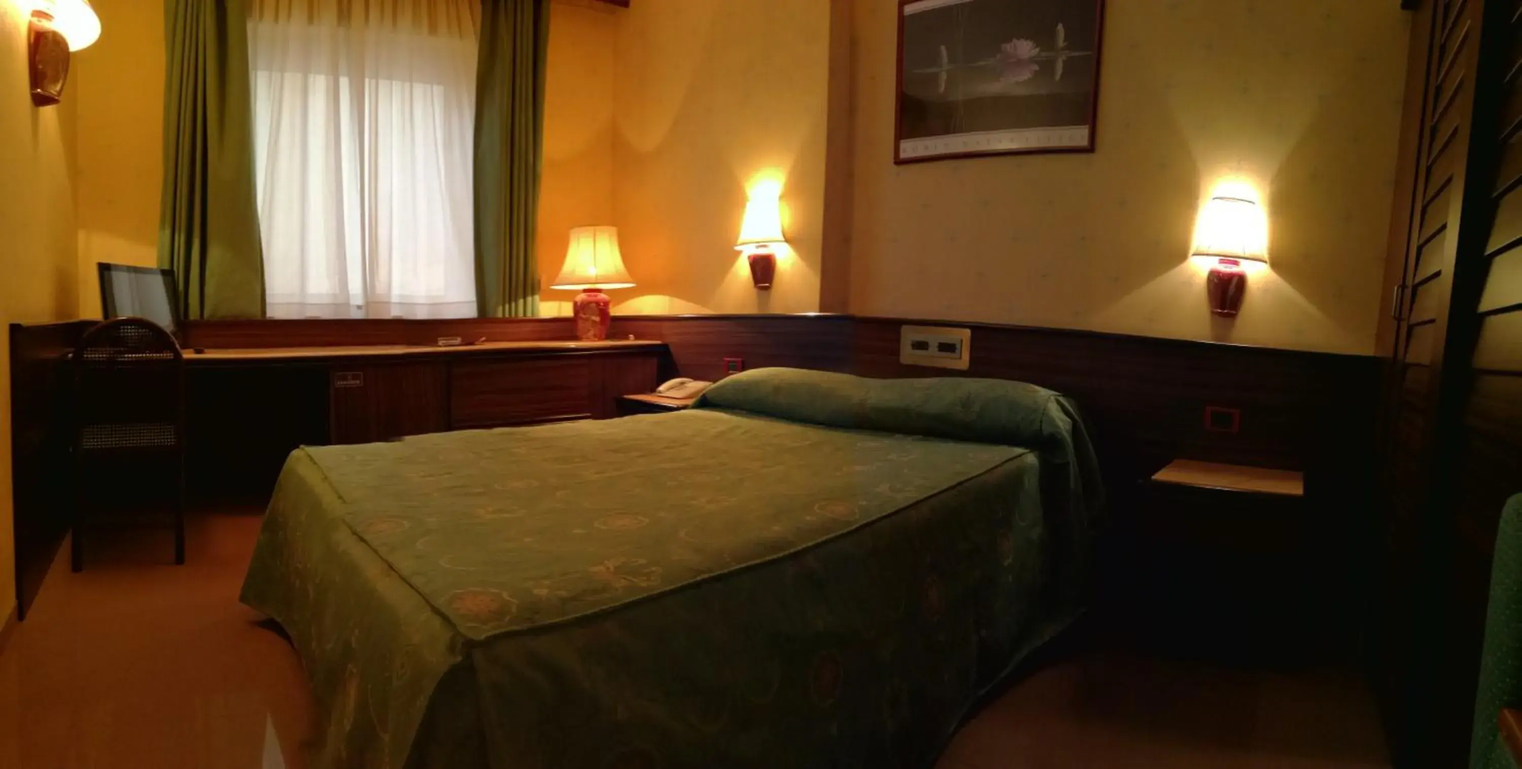 Bed in Hotel Leonardo Da Vinci