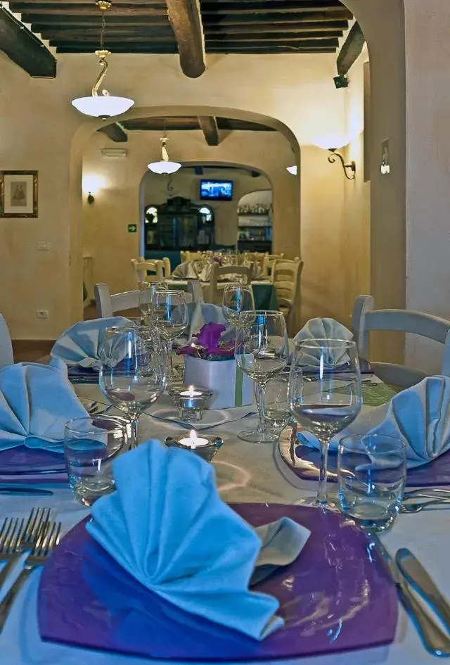 Restaurant/Places to Eat in Hotel Villa Cheli