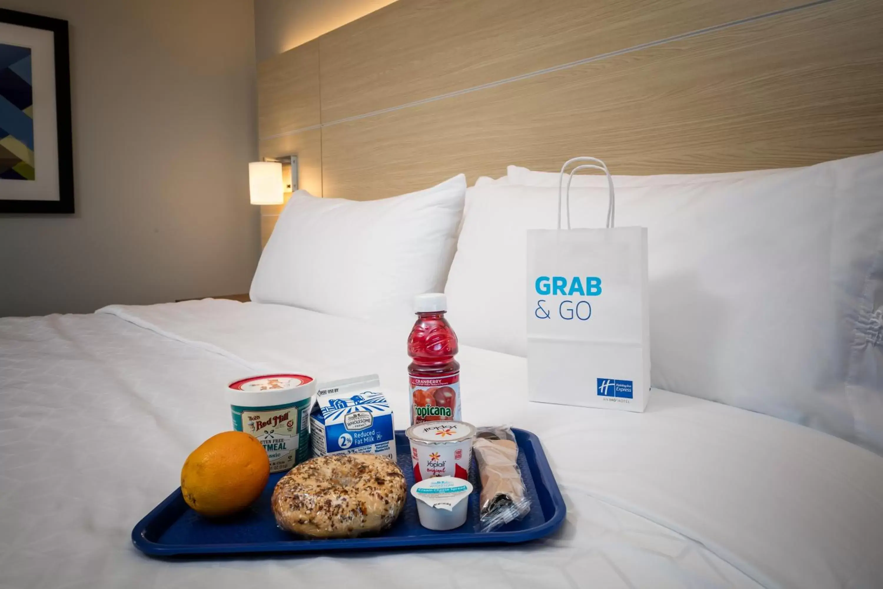 Standard King Room in Holiday Inn Express & Suites - Bend South by IHG Standard King Room in Holiday Inn Express & Suites - Bend South by IHG