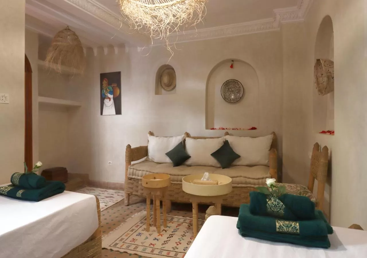 Seating area, Bed in Riad Venezia