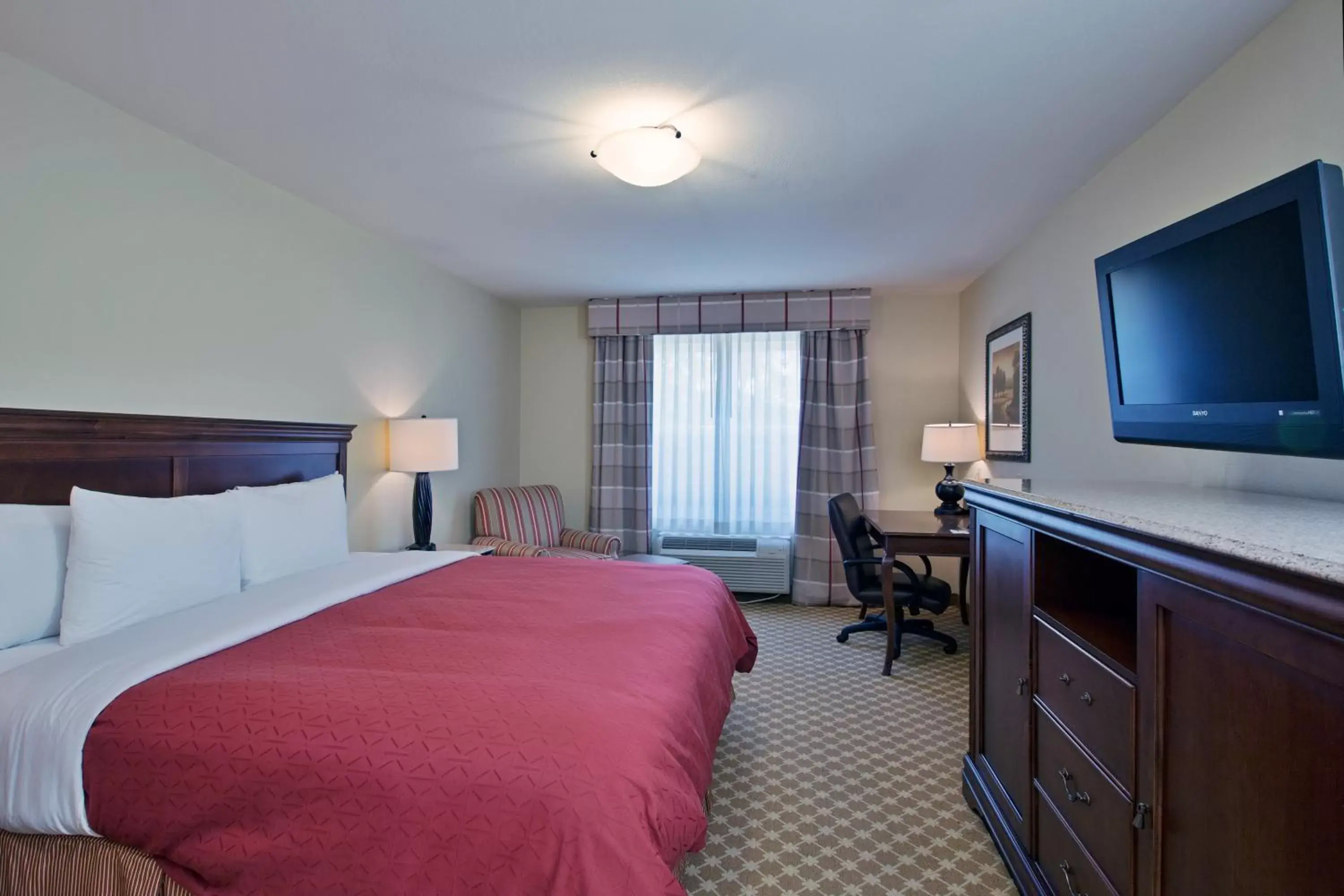 Bed in Country Inn & Suites by Radisson, Wilmington, NC