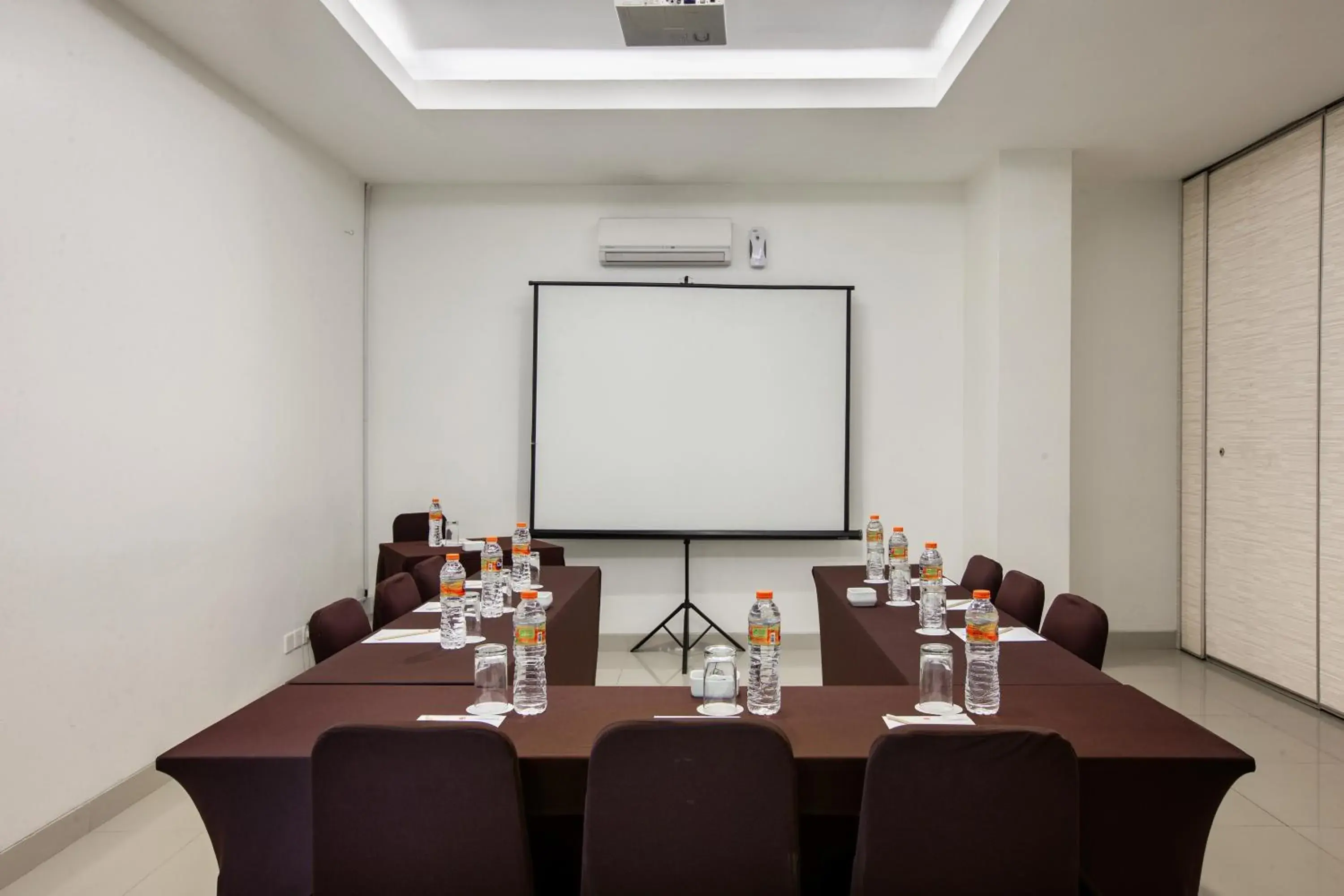 Meeting/conference room in Amaris Hotel Pancoran