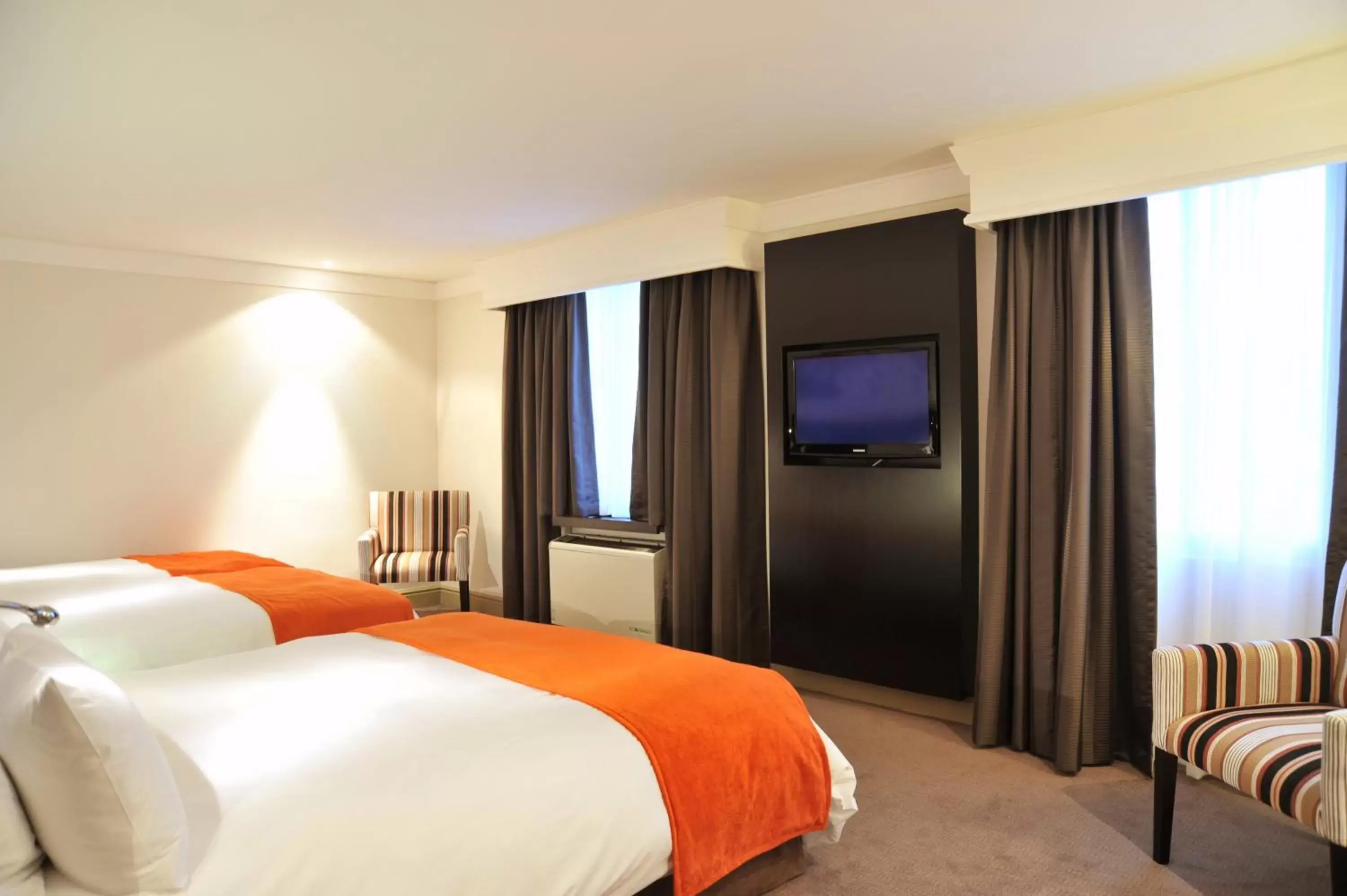 TV and multimedia, Bed in ONOMO Hotel Cape Town – Inn On The Square