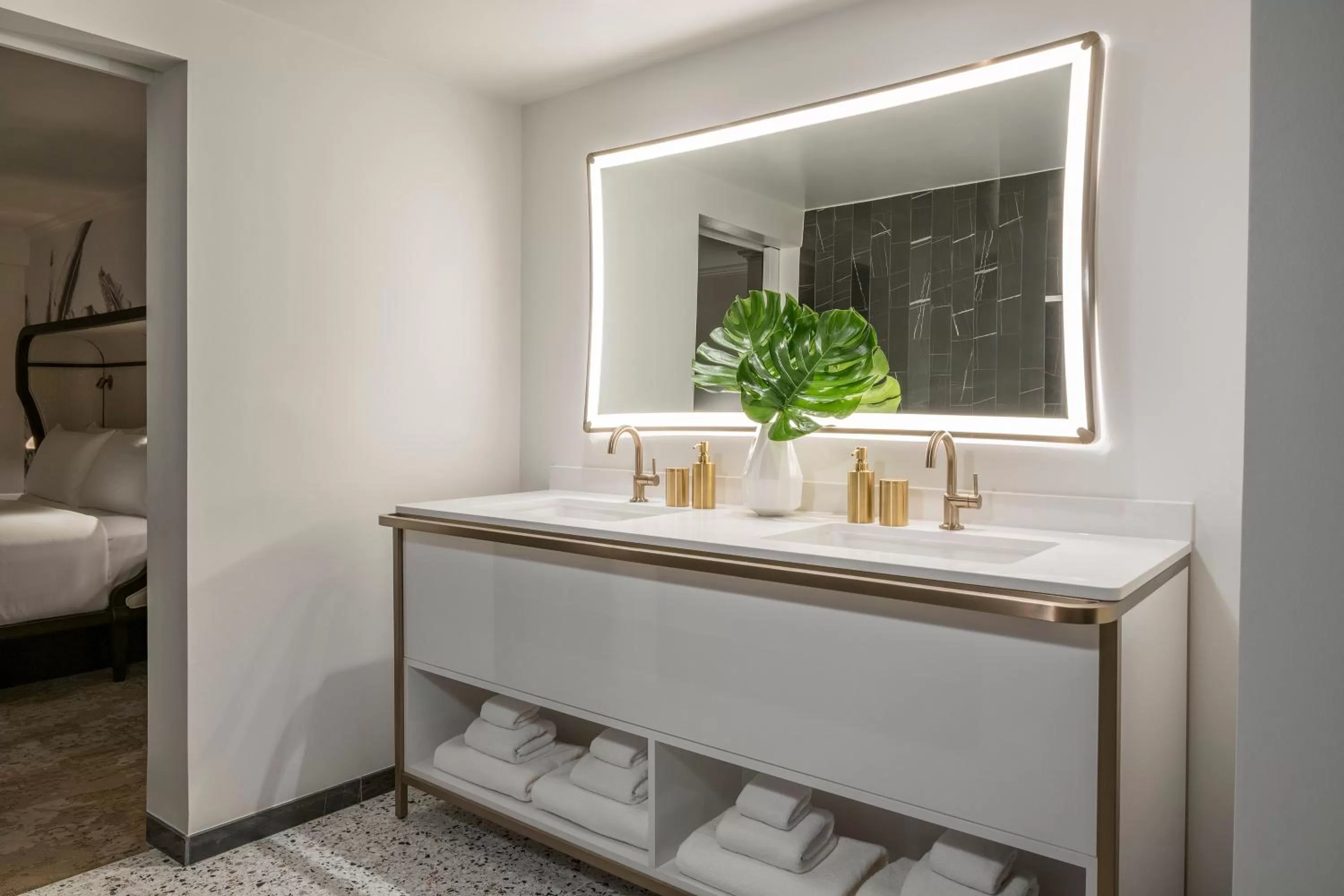 Bathroom, Bed in PGA National Resort