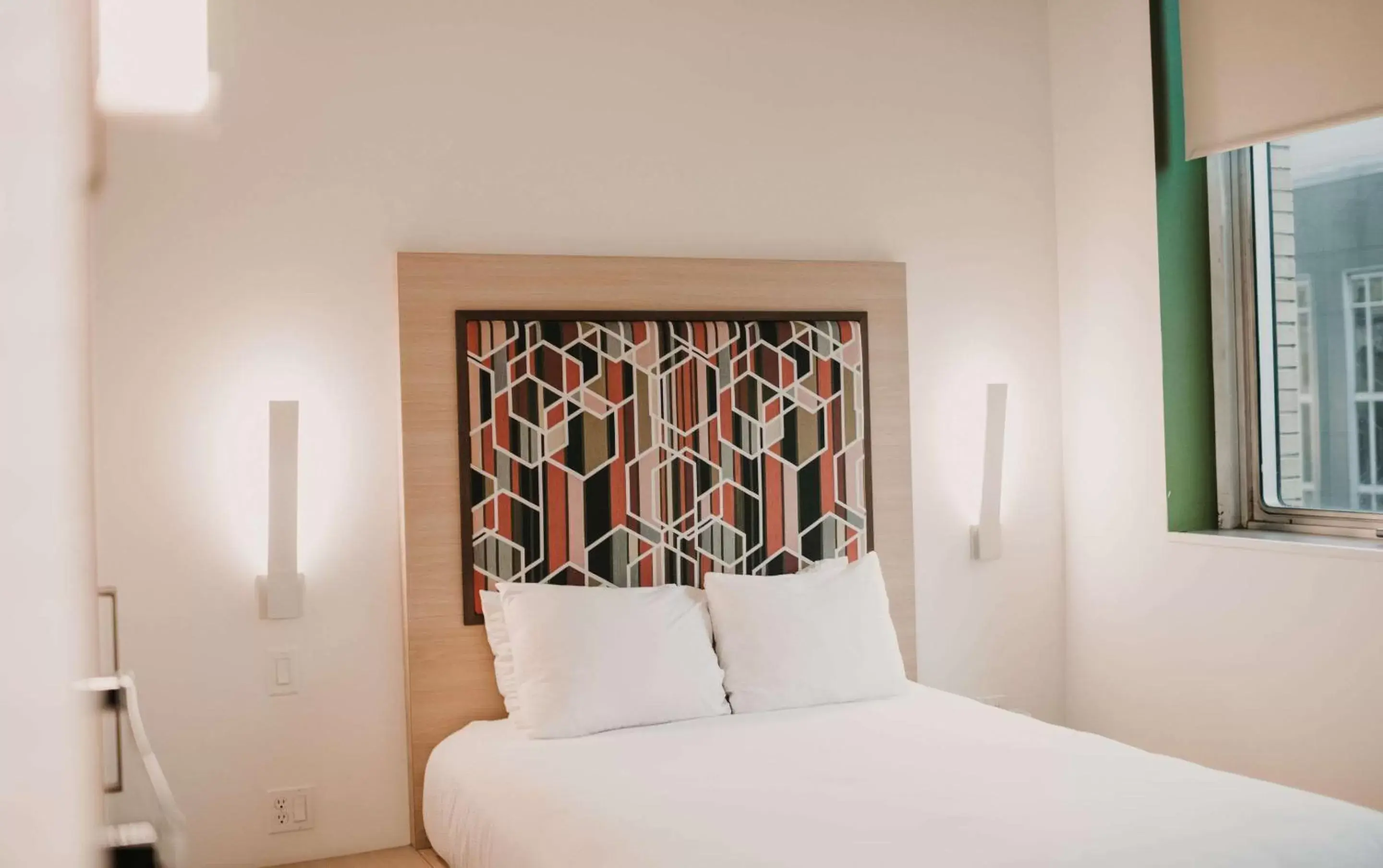 Bedroom, Bed in CityFlatsHotel - Grand Rapids, Ascend Hotel Collection