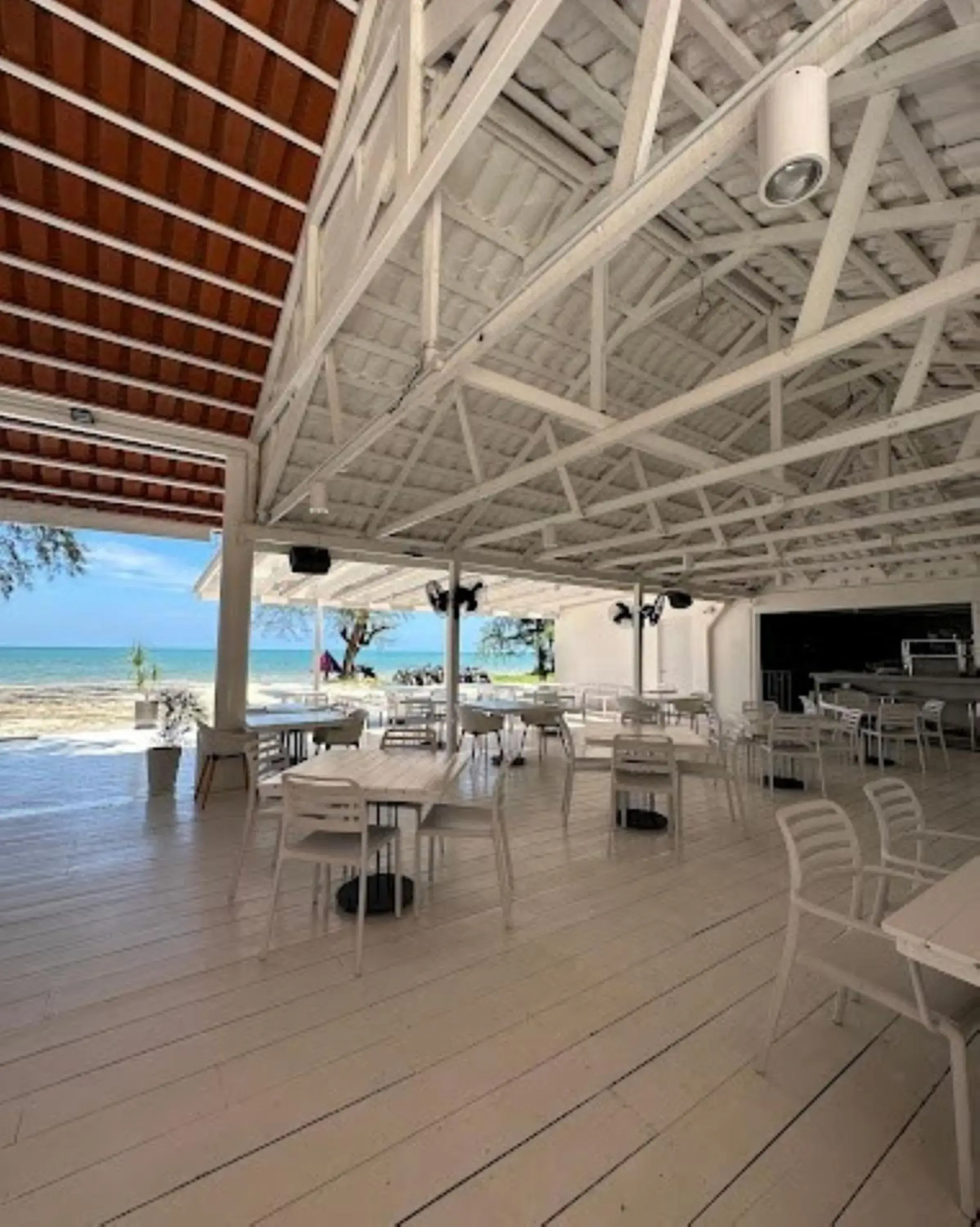 Restaurant/places to eat in Adena Beach Resort