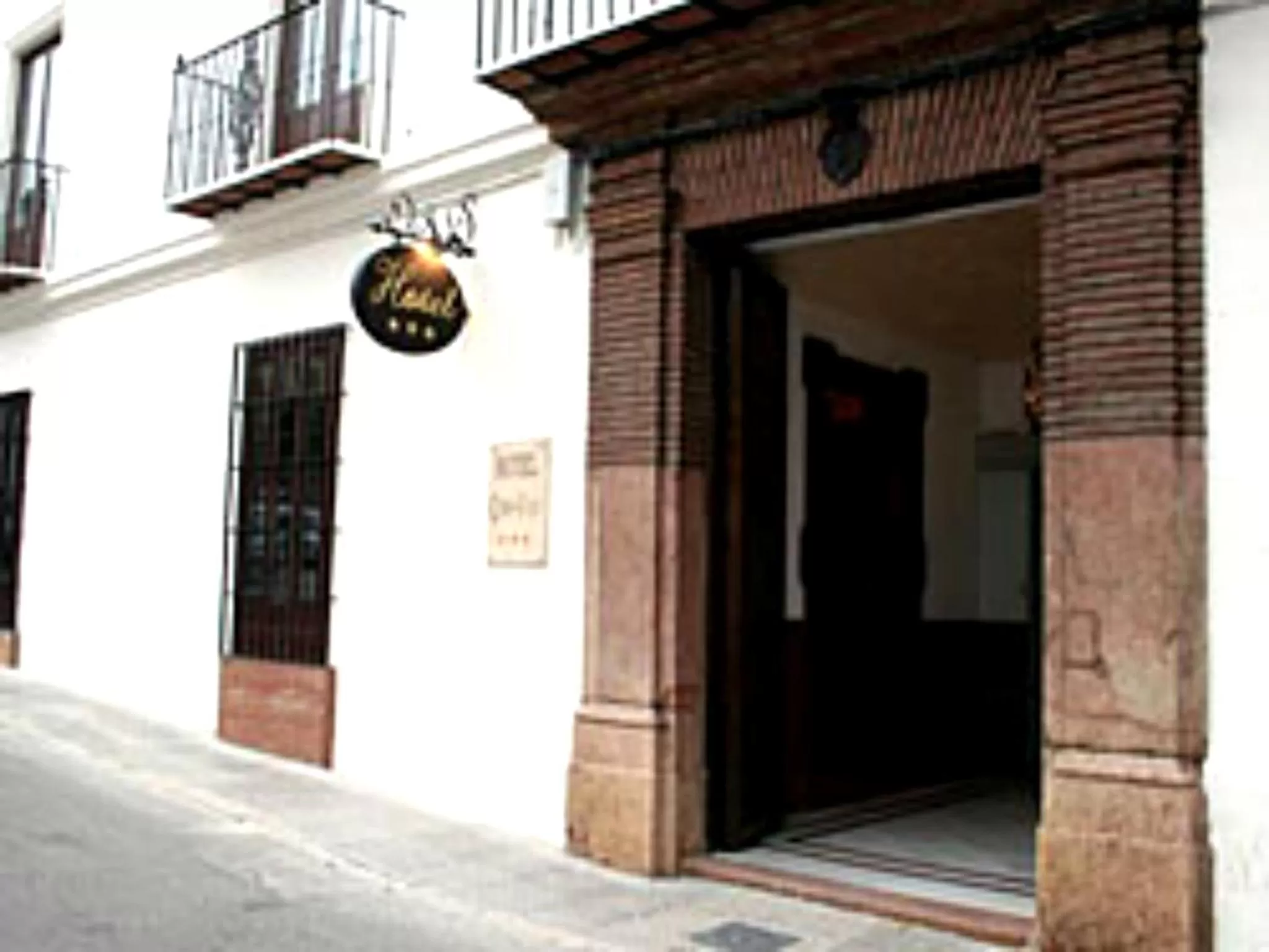 Facade/entrance in Coso Viejo