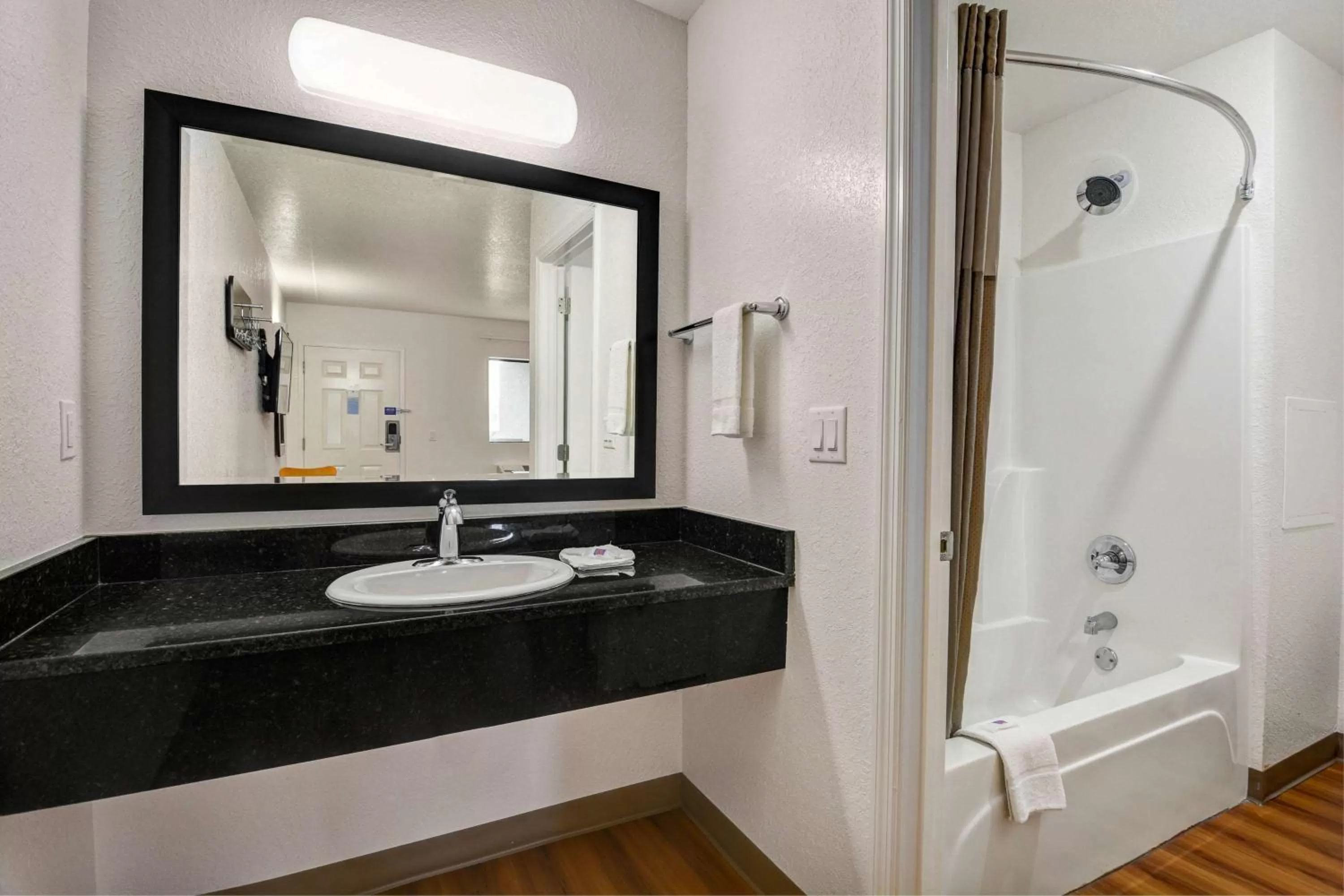 Photo of the whole room in Motel 6-Moultrie, GA