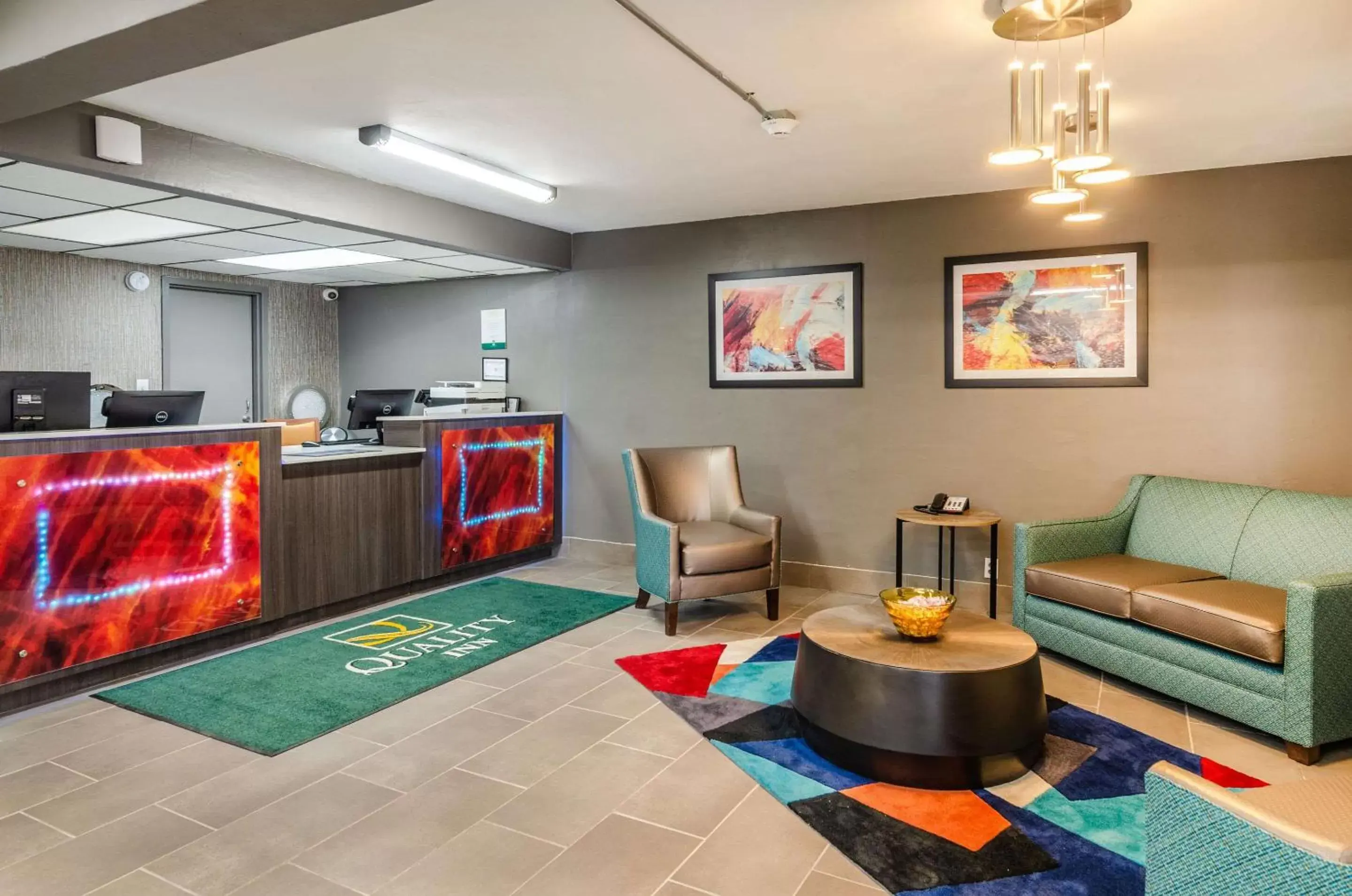 Lobby or reception, Seating Area in Quality Inn