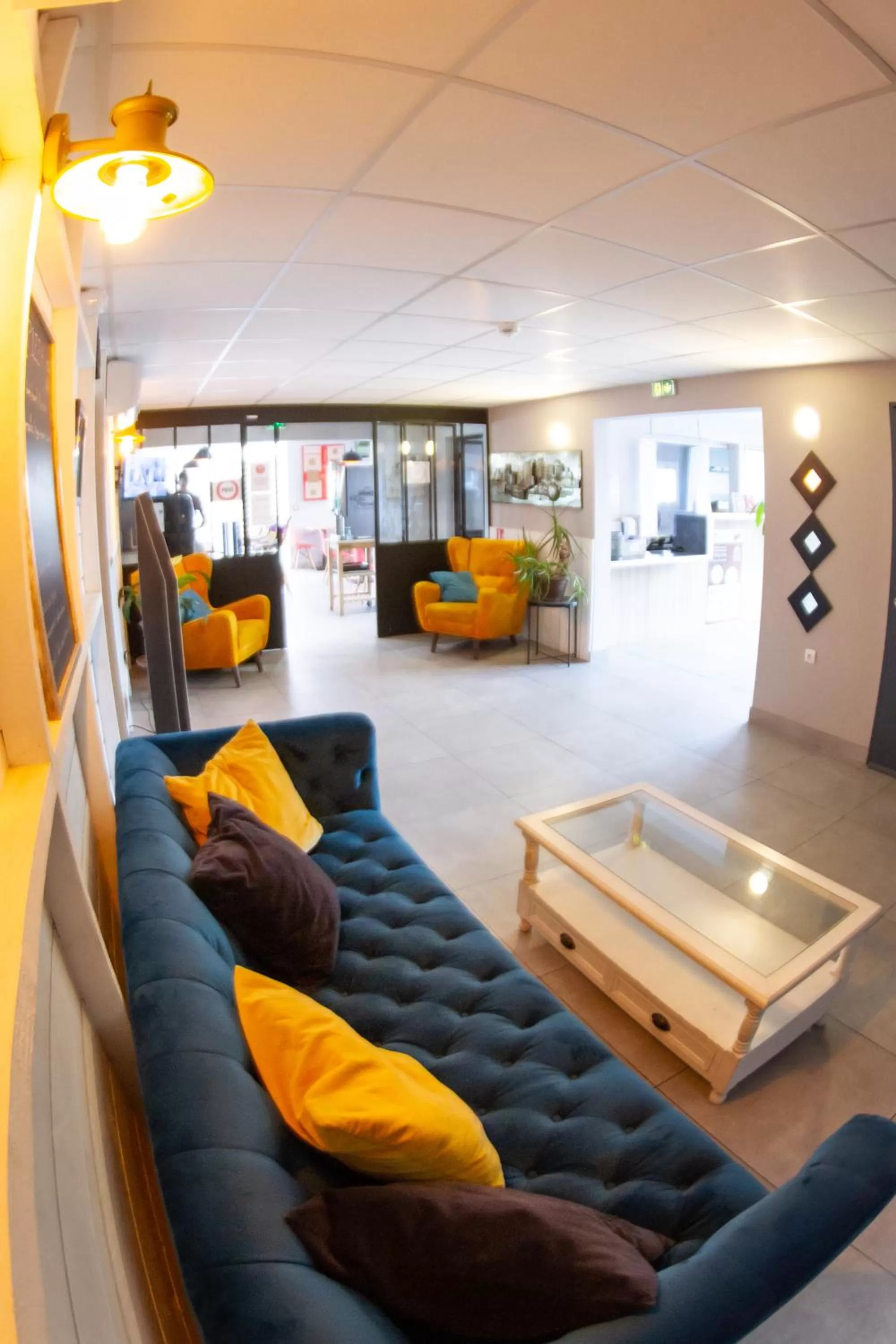 Seating area in Best Hotel Bordeaux Sud