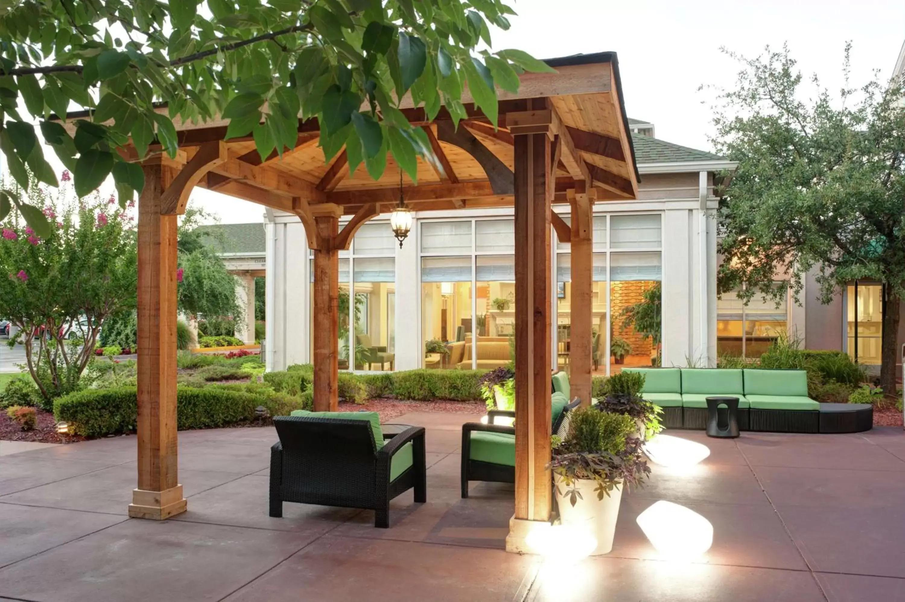 Patio, Property Building in Hilton Garden Inn Tulsa Airport