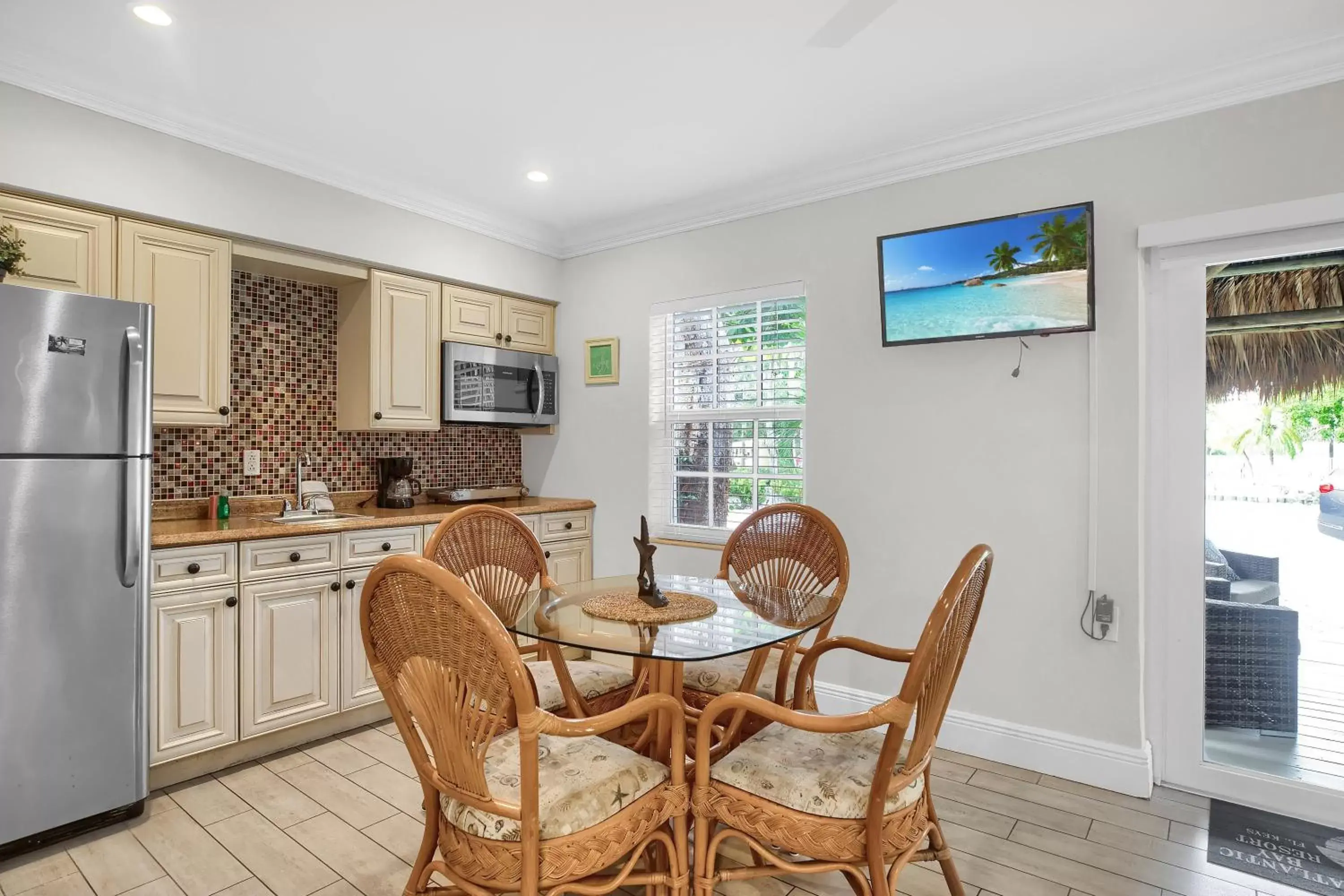 Kitchen or kitchenette, Seating Area in Atlantic Bay Resort