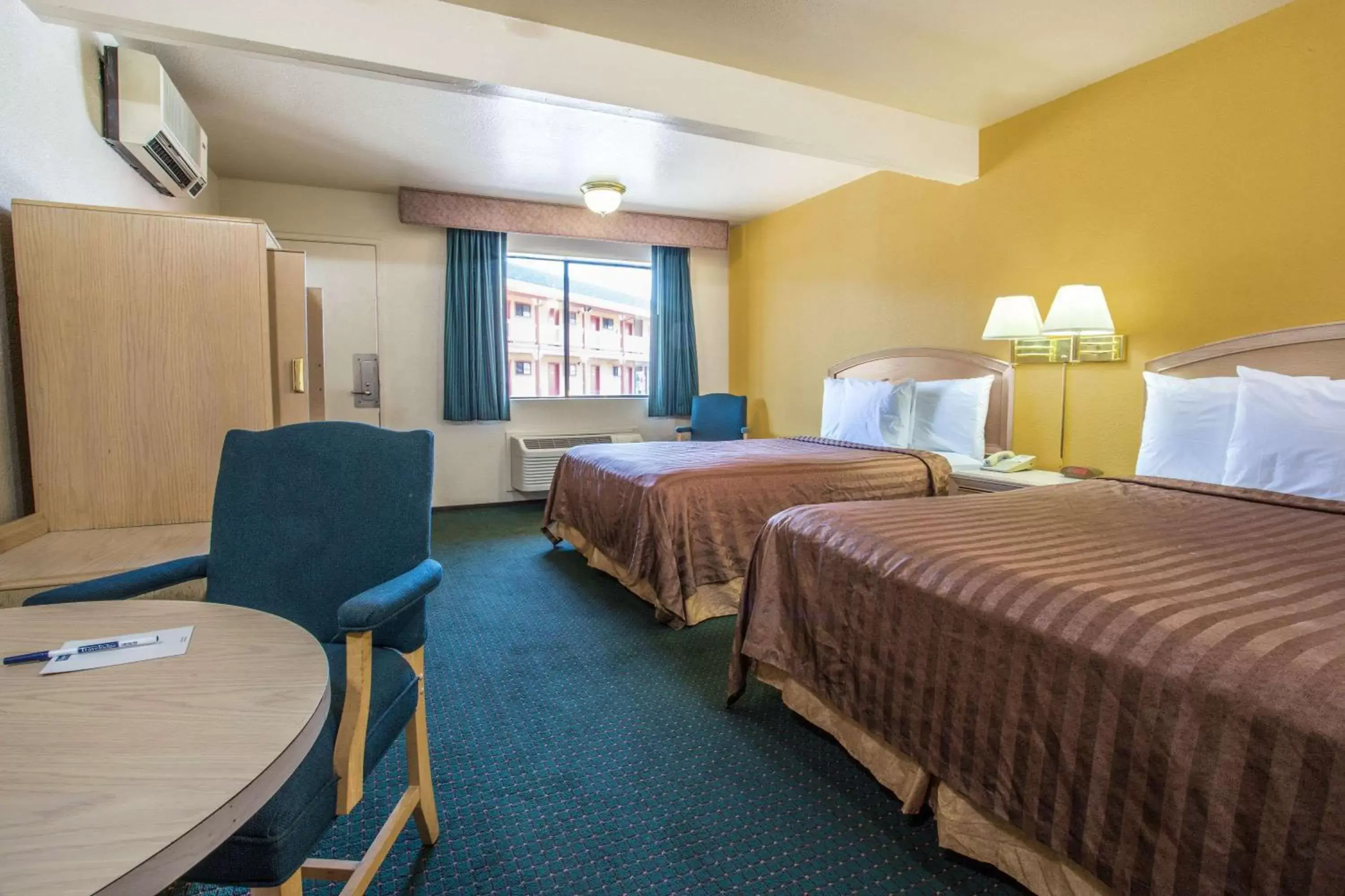 Photo of the whole room in Travelodge by Wyndham Turlock