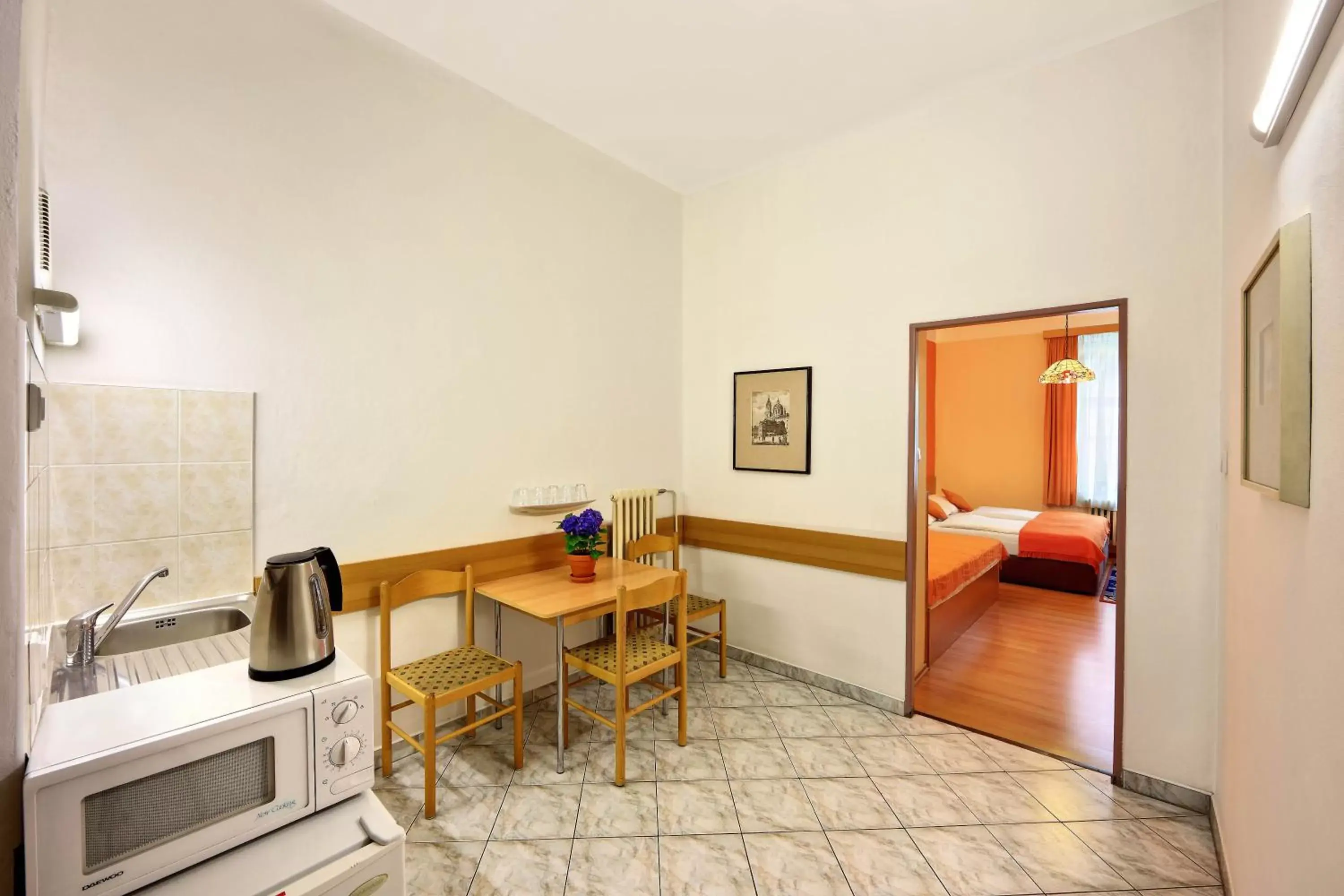 Kitchen or kitchenette in Hotel Golden City Garni