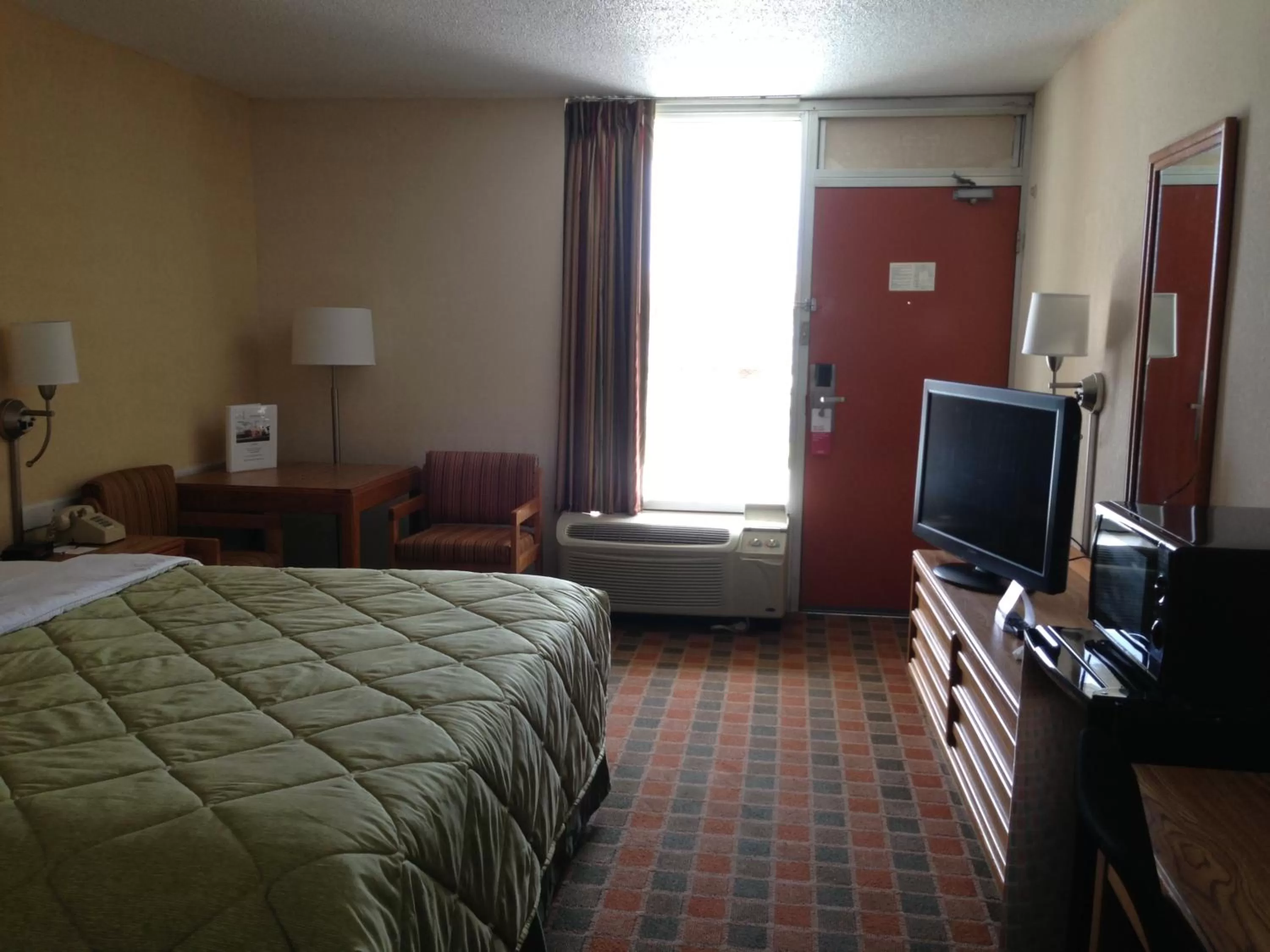 Day, Bed in Ramada by Wyndham Wytheville