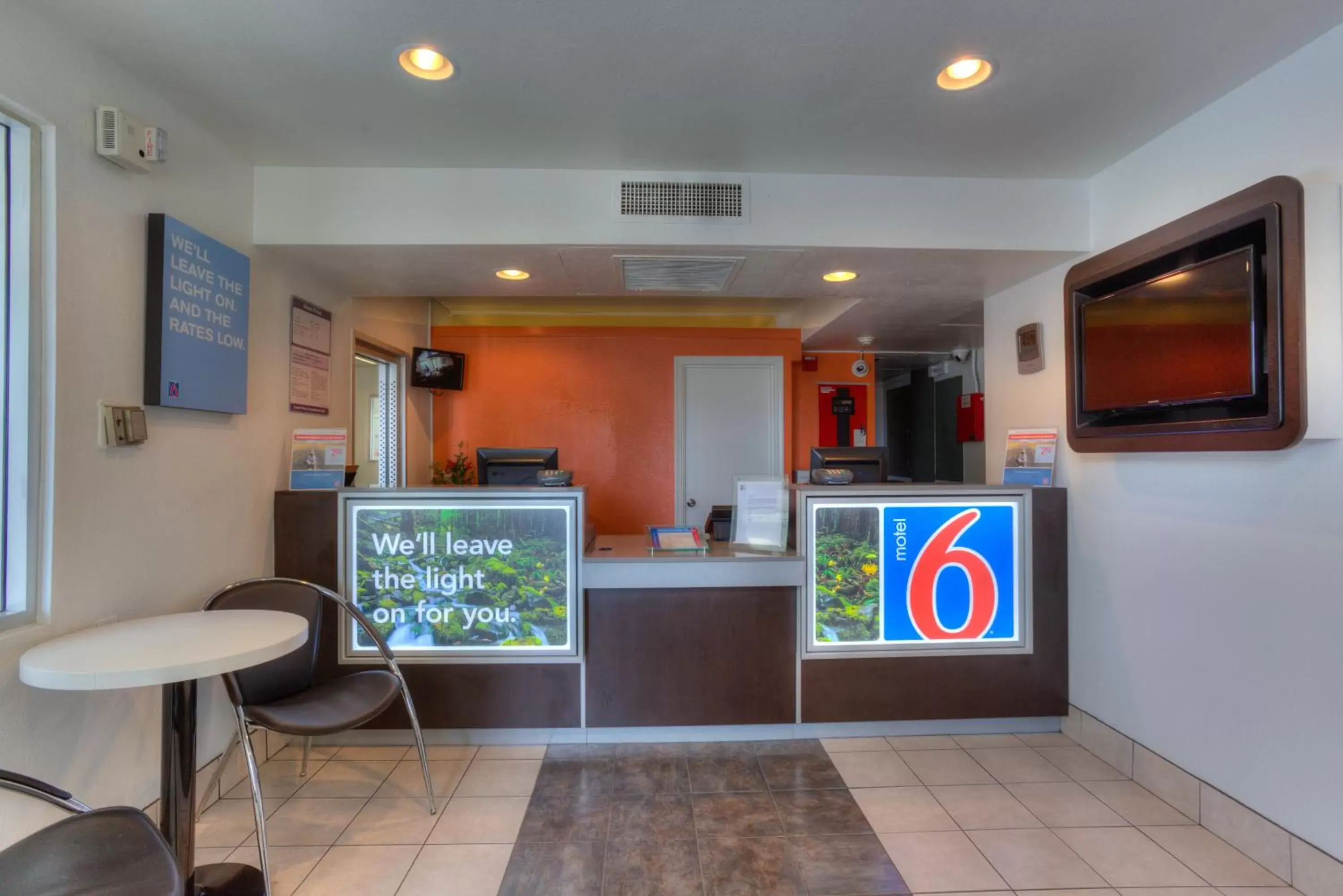 Lobby or reception, Lobby/Reception in Motel 6-Troutdale, OR - Portland East