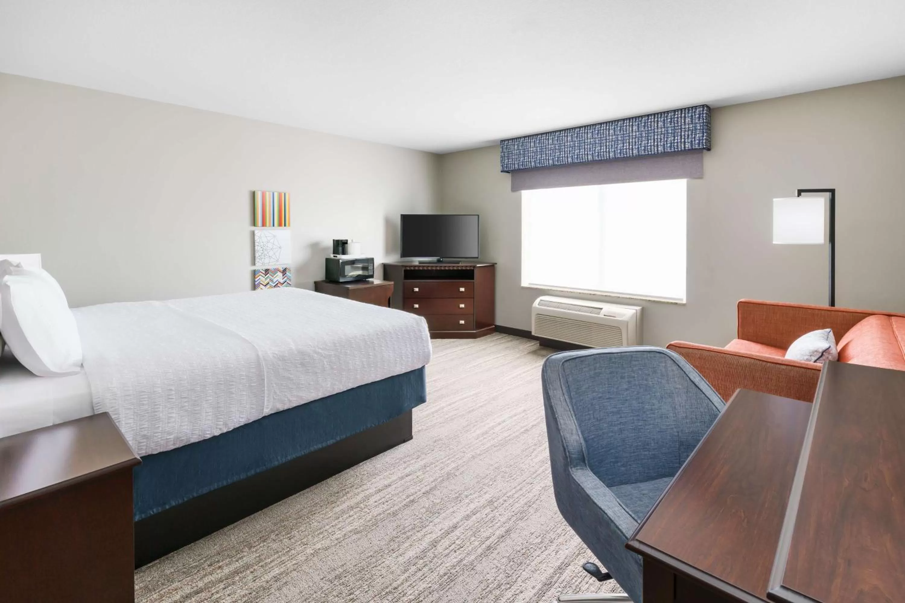 Bedroom, Bed in Hampton Inn & Suites Thousand Oaks