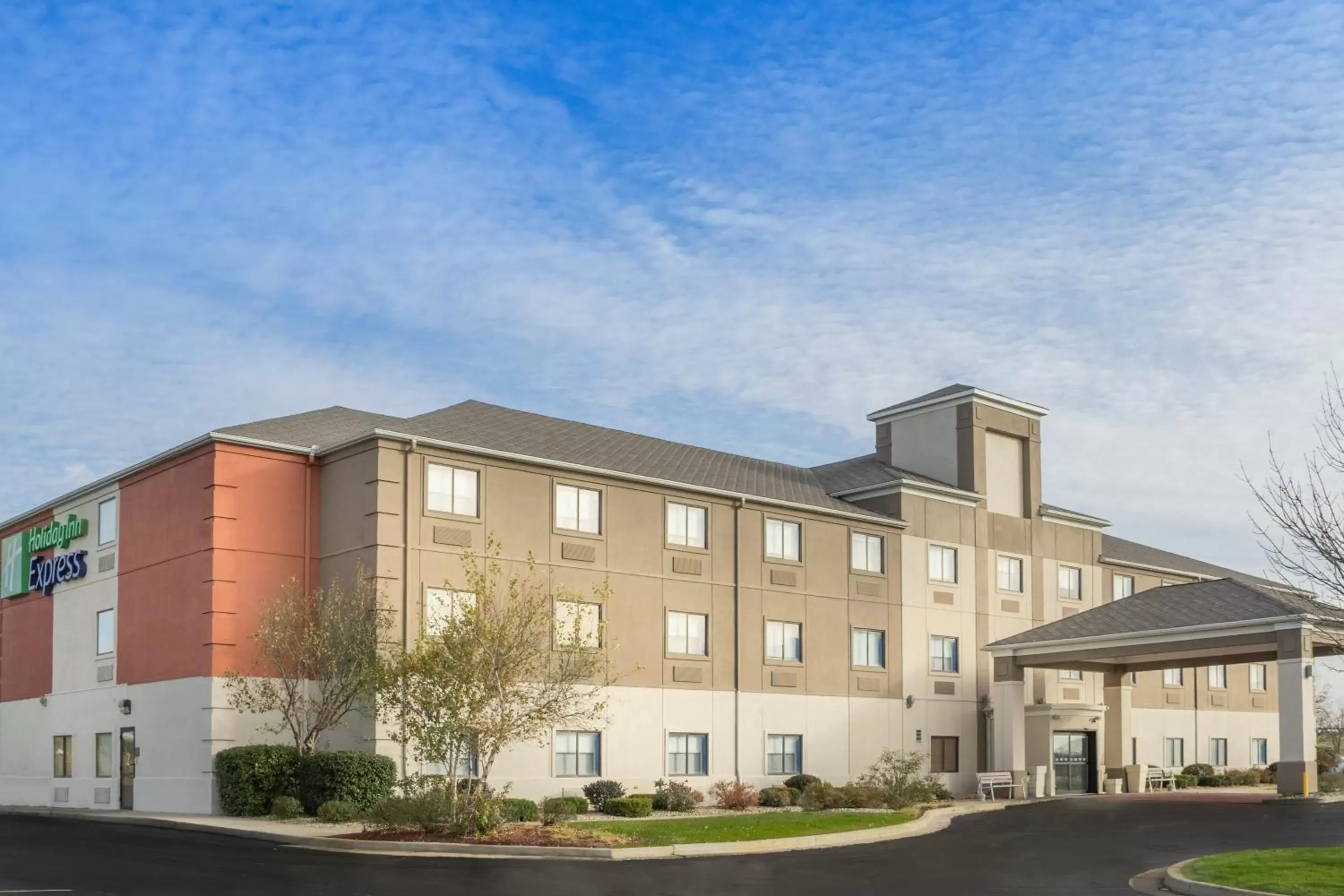 Property building in Holiday Inn Express Hotel Howe / Sturgis by IHG Property building in Holiday Inn Express Hotel Howe / Sturgis by IHG
