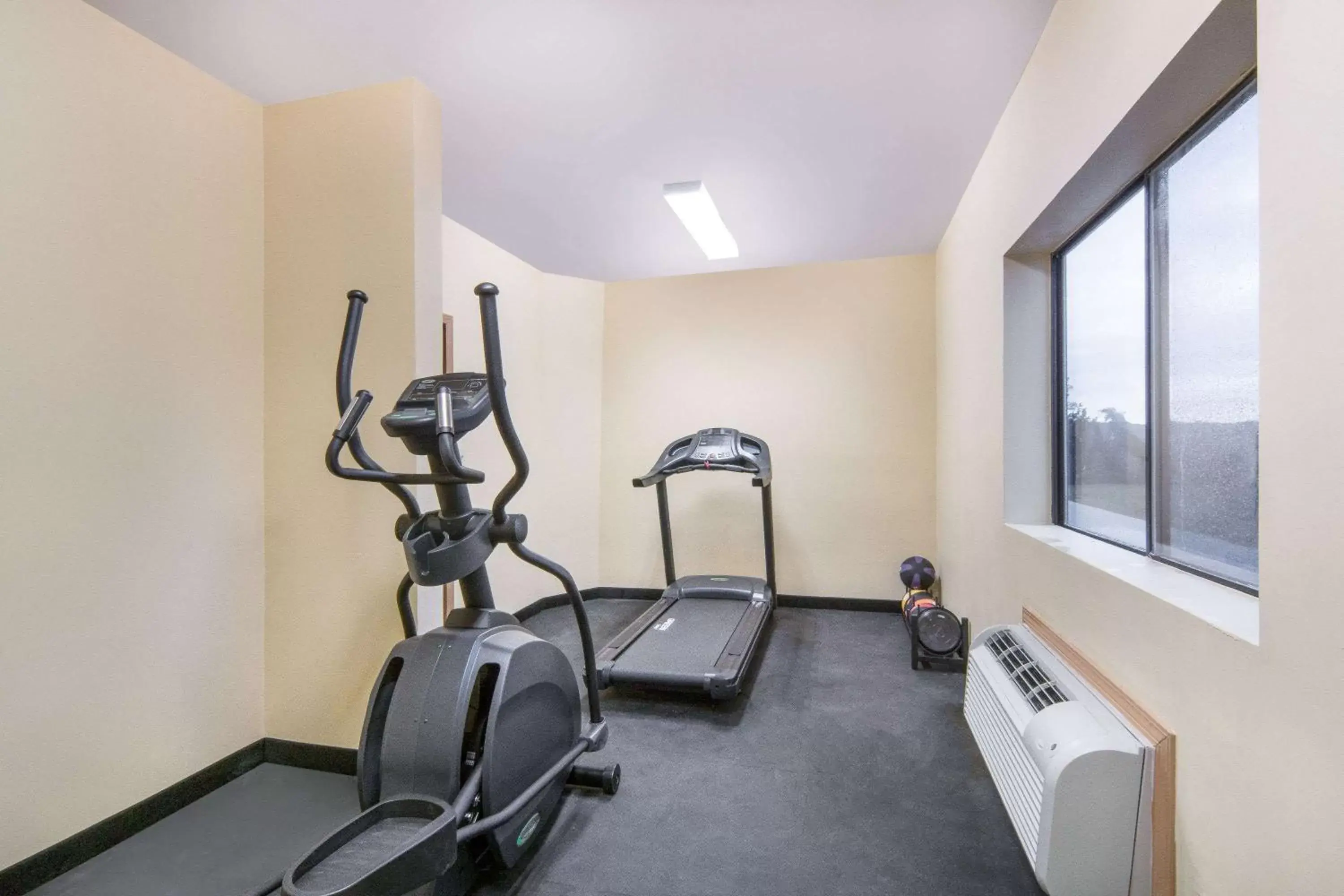 Fitness centre/facilities, Fitness Center/Facilities in Days Inn by Wyndham Baytown East