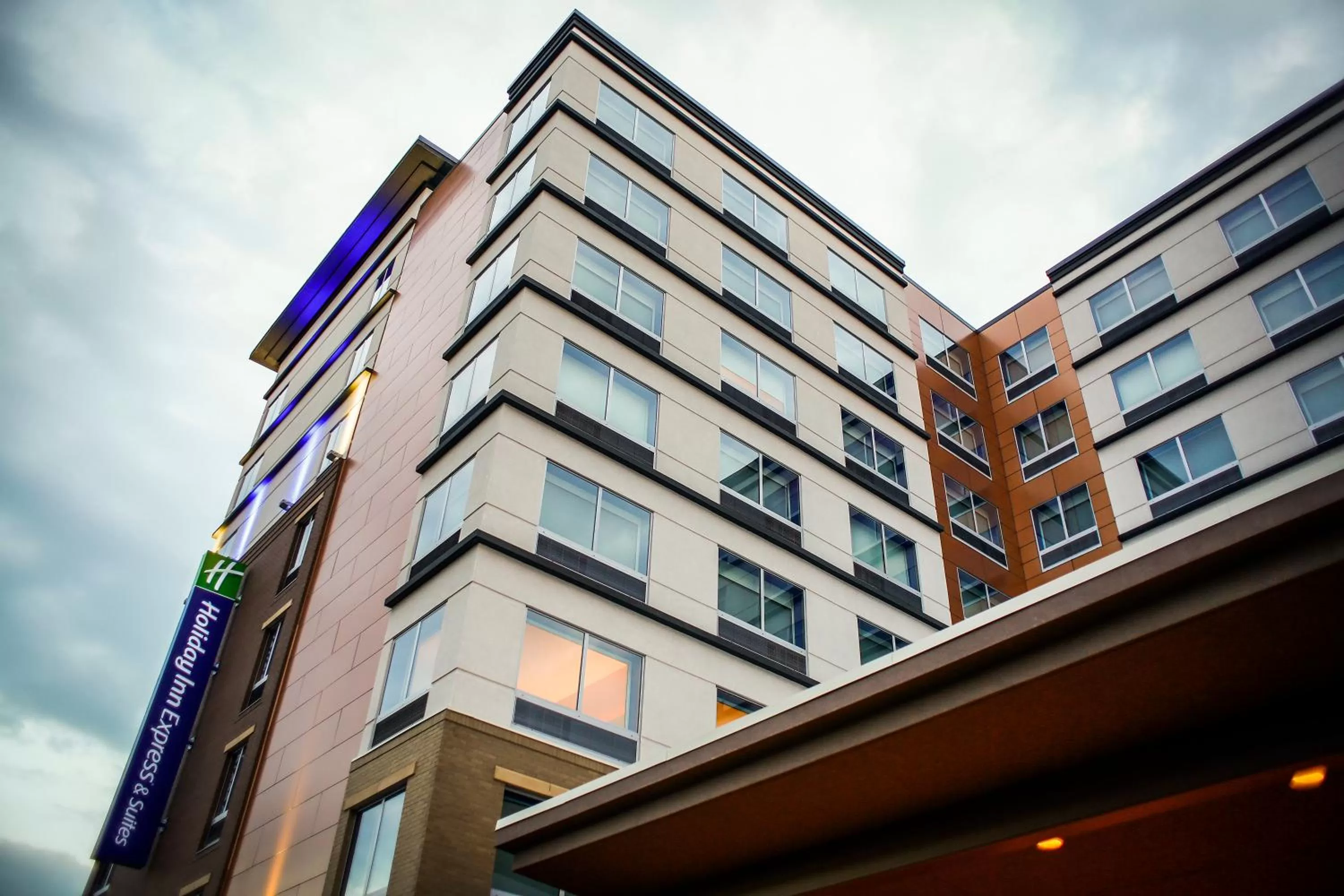 Property building in Holiday Inn Express & Suites Downtown Louisville by IHG