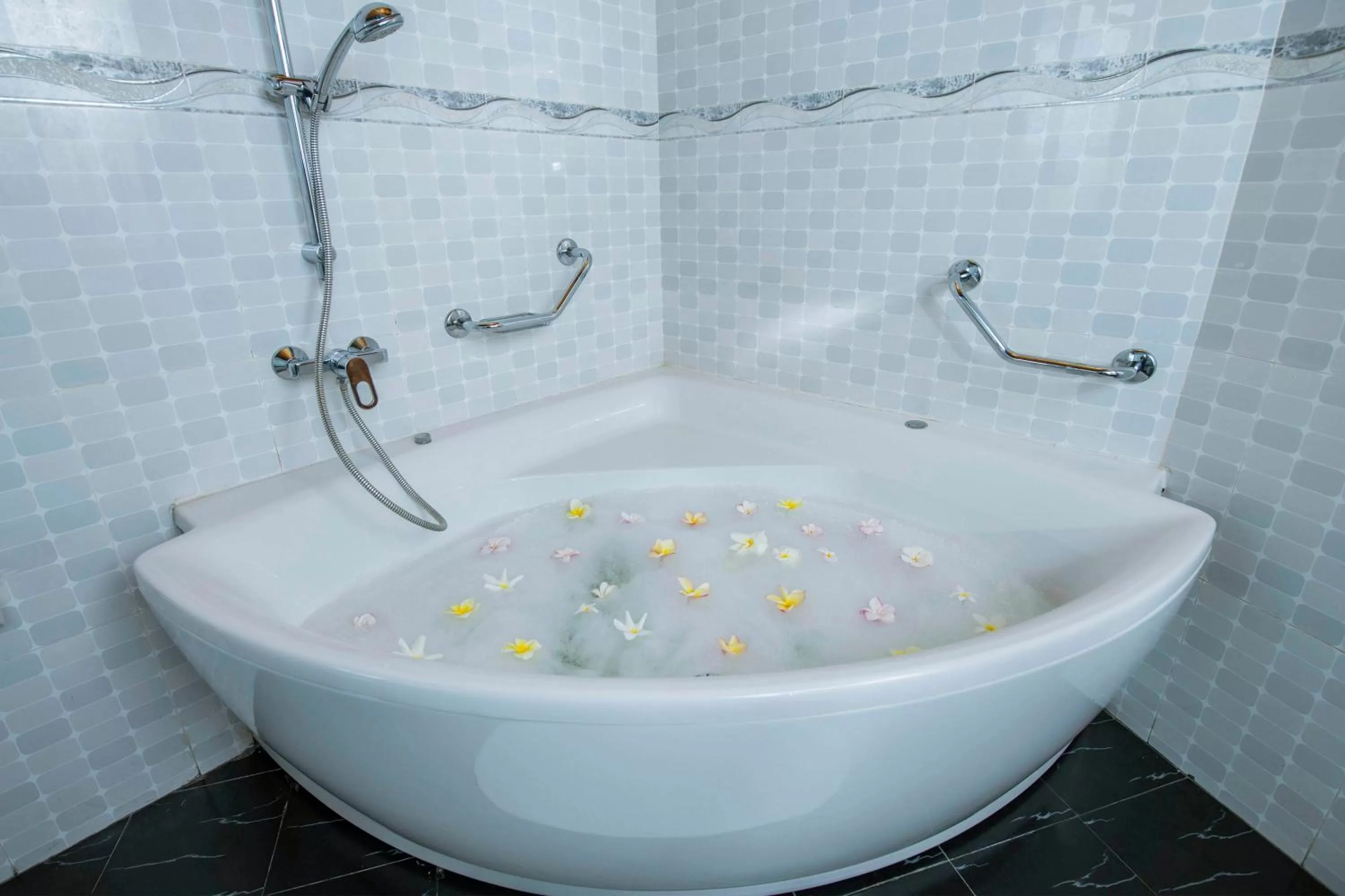 Bathroom in Hotel Sudu Araliya