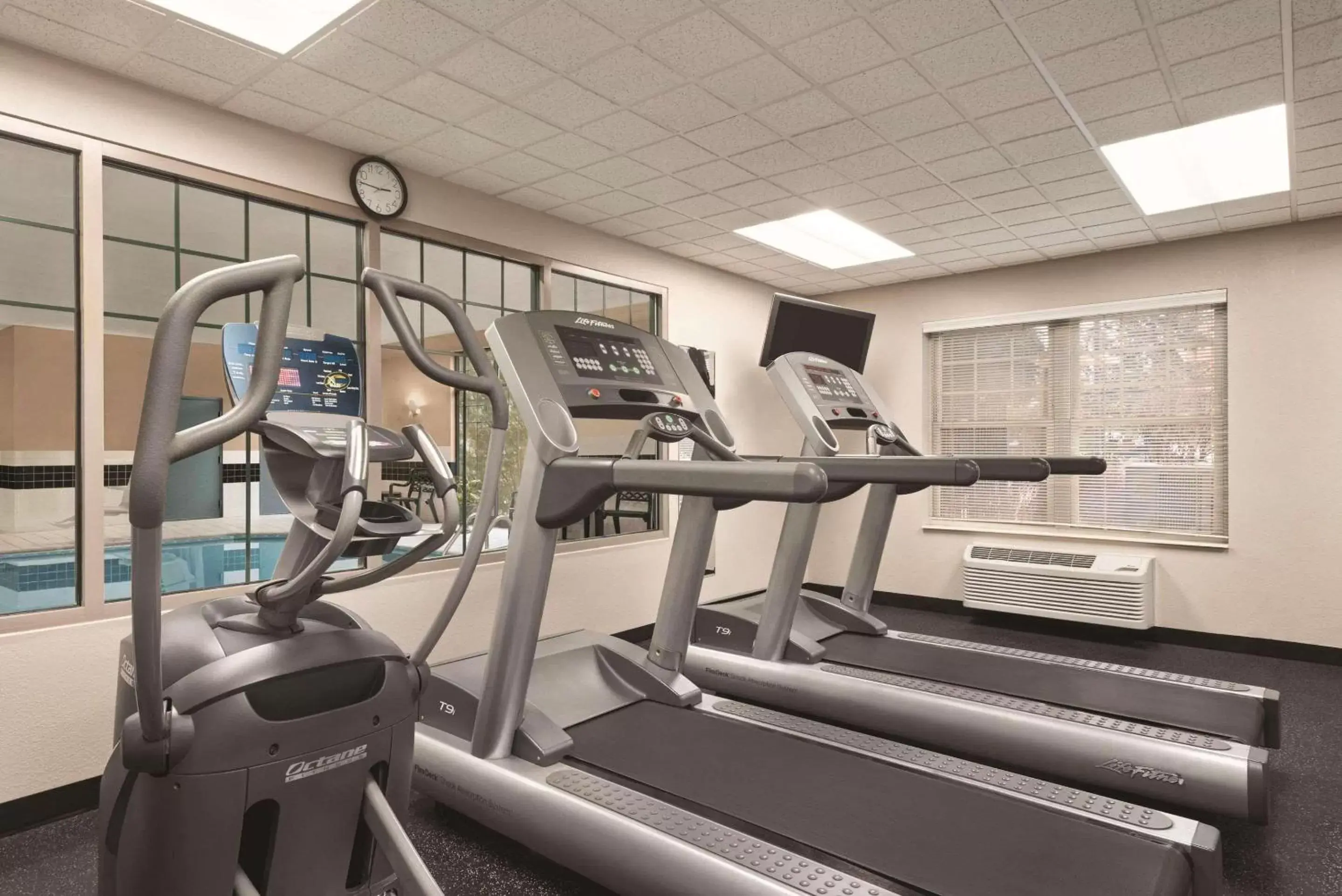 Fitness centre/facilities, Fitness Center/Facilities in Country Inn & Suites by Radisson, Schaumburg, IL
