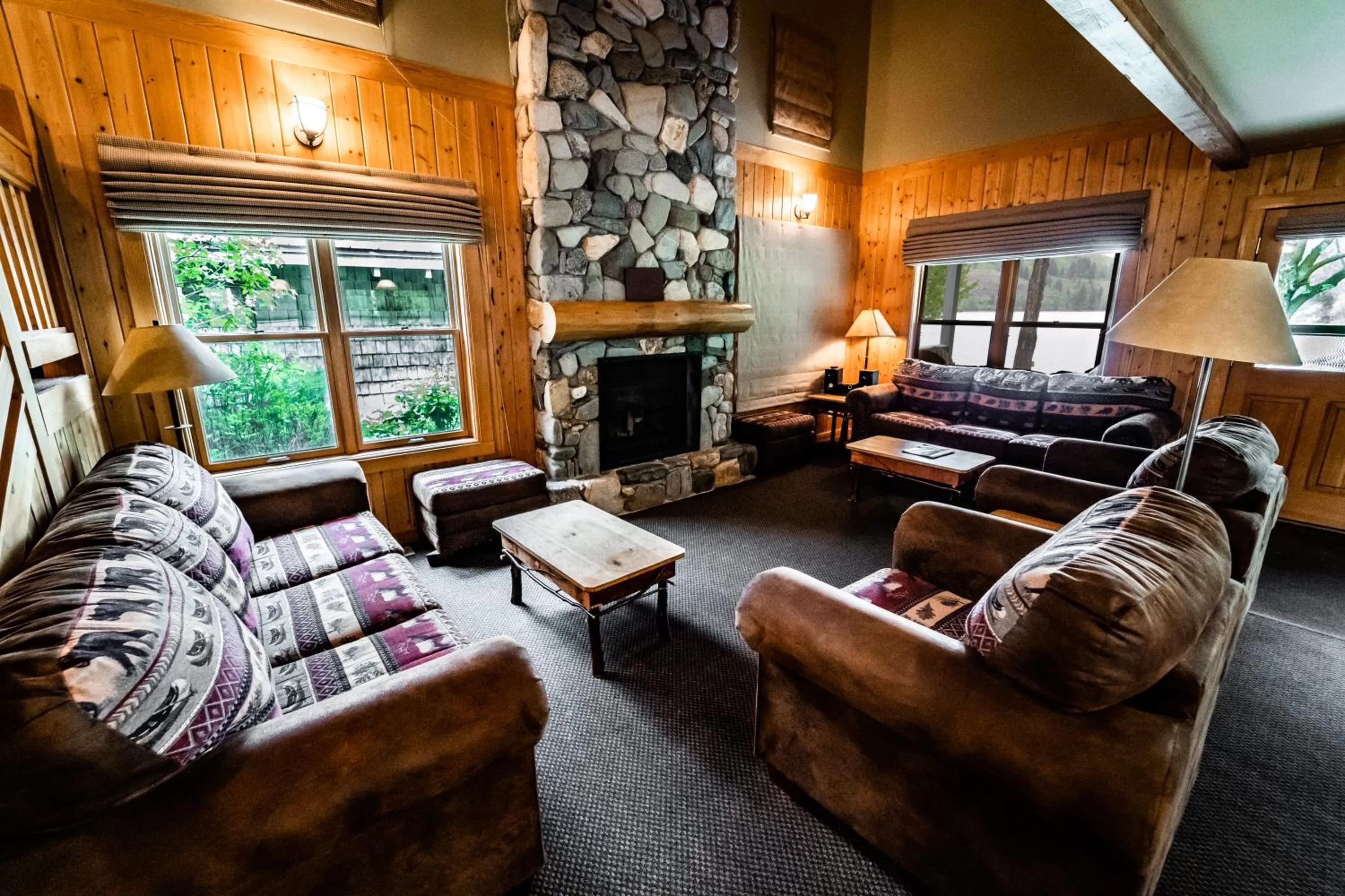 Seating area in Sun Mountain Lodge