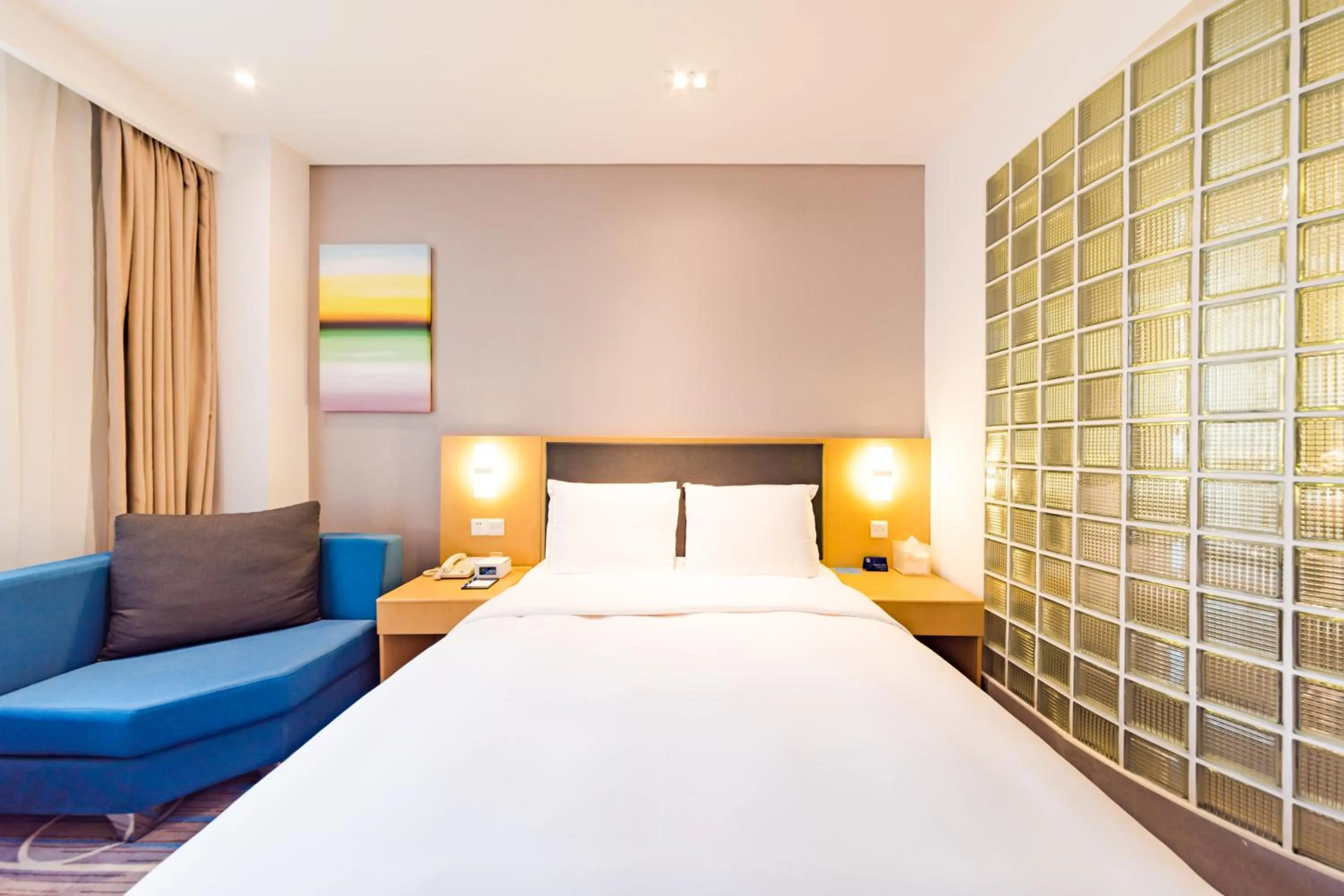 Photo of the whole room, Bed in Holiday Inn Express Shijiazhuang Heping by IHG