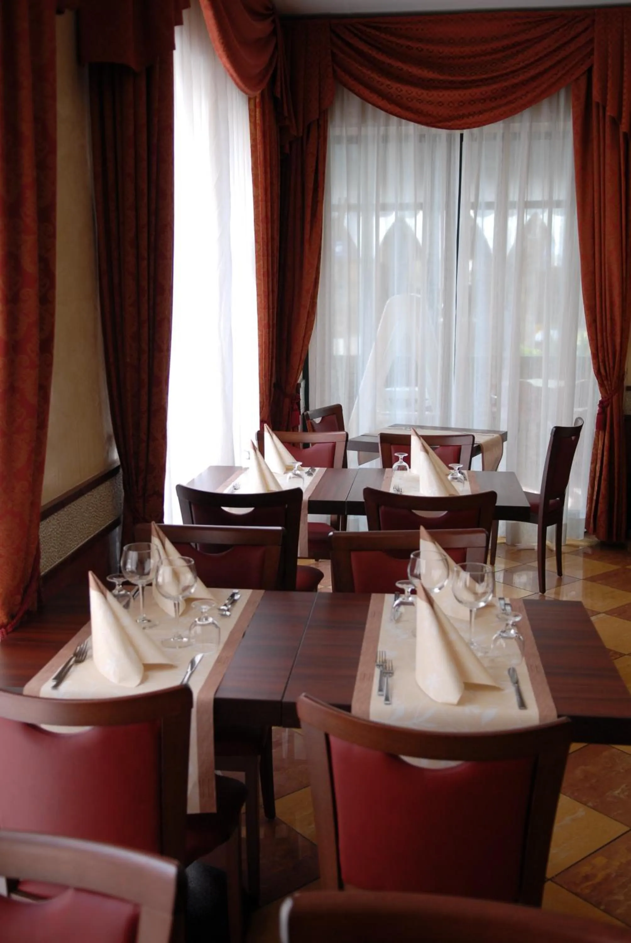 Restaurant/places to eat in Hotel Dei Platani