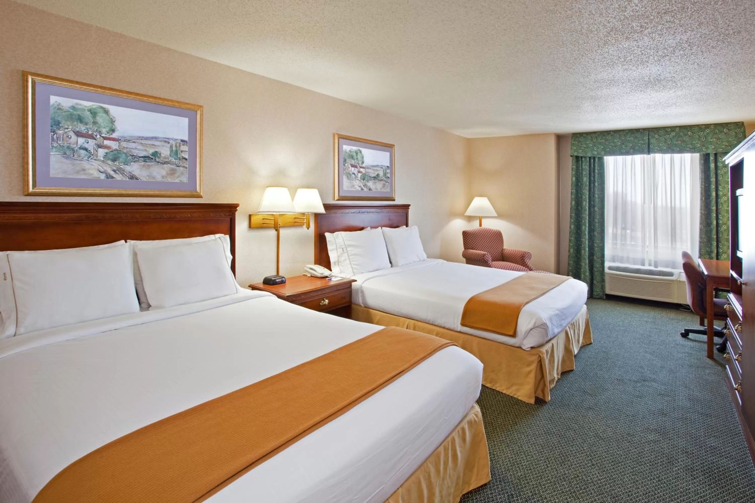 Day, Bed in Holiday Inn Express and Suites Pittsburgh West Mifflin by IHG