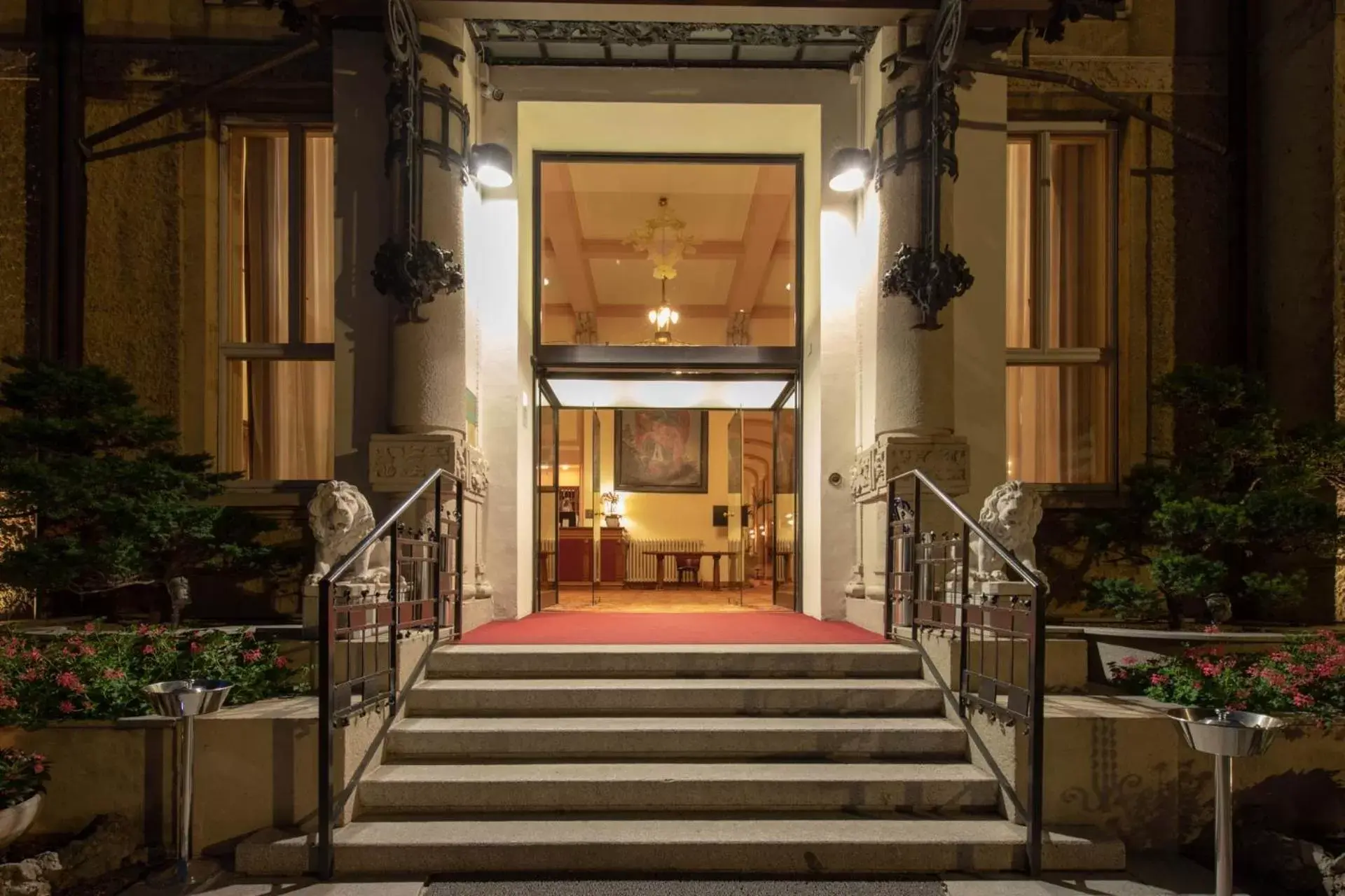 Facade/entrance in Palace Grand Hotel Varese