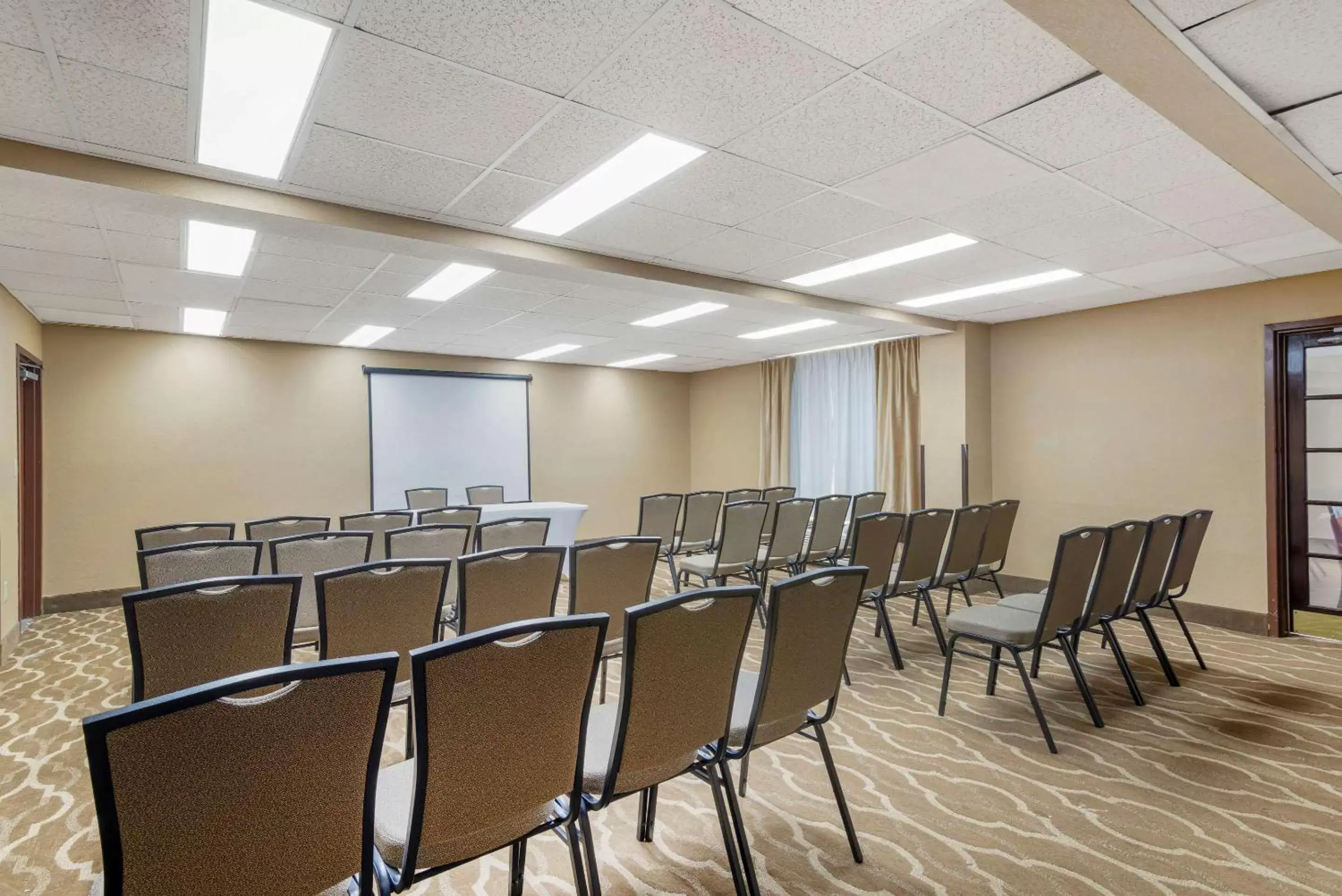 Meeting/conference room in Comfort Inn & Suites - near Robins Air Force Base Main Gate