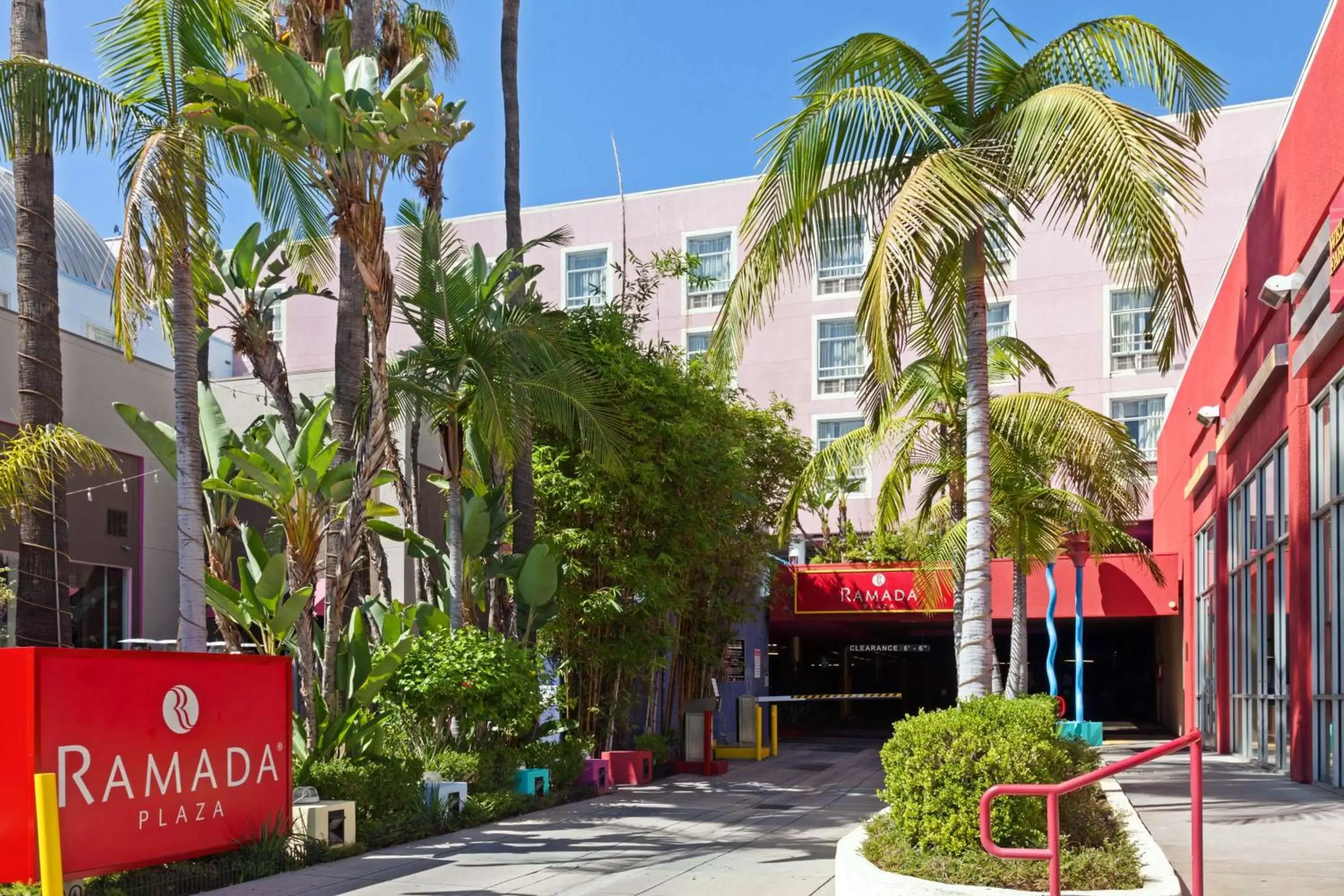 Property building in Ramada Plaza by Wyndham West Hollywood Hotel & Suites