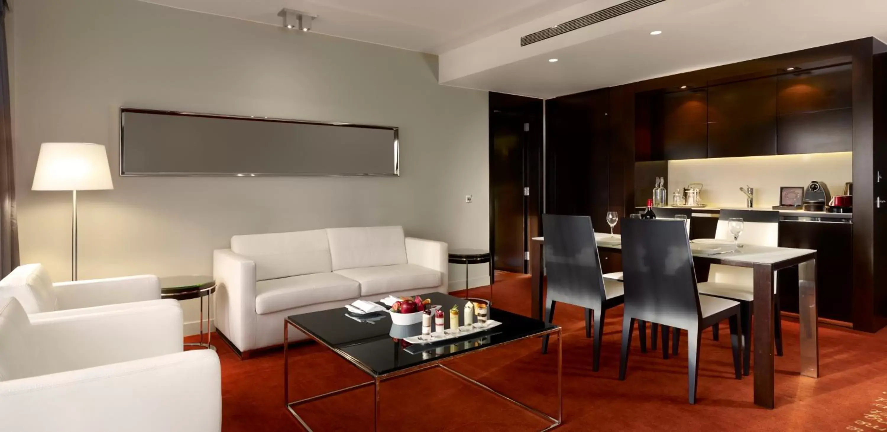 Living room, Seating Area in Park Plaza Westminster Bridge London