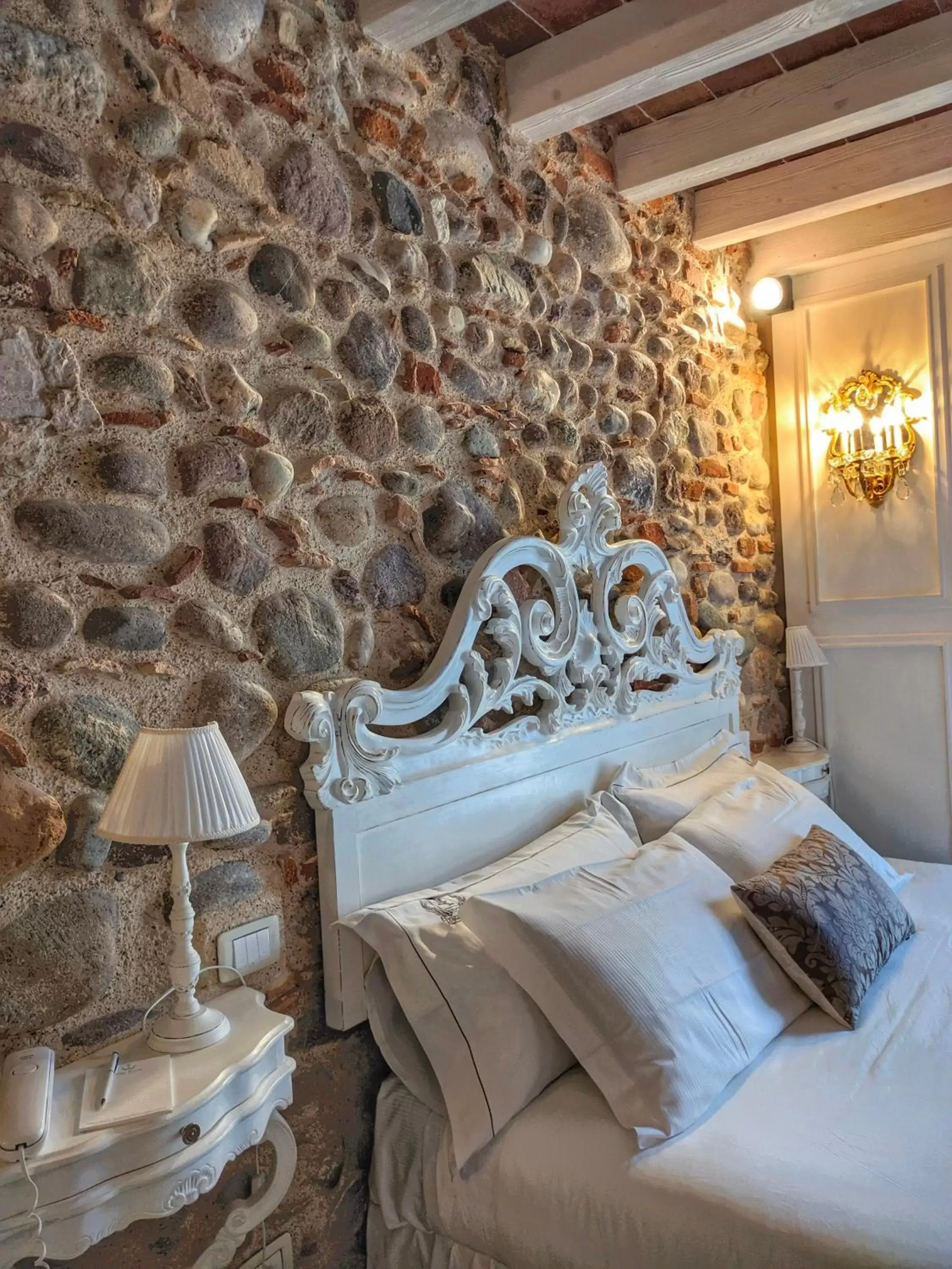 Bed in Regia Rosetta - Royal Rooms Borghetto