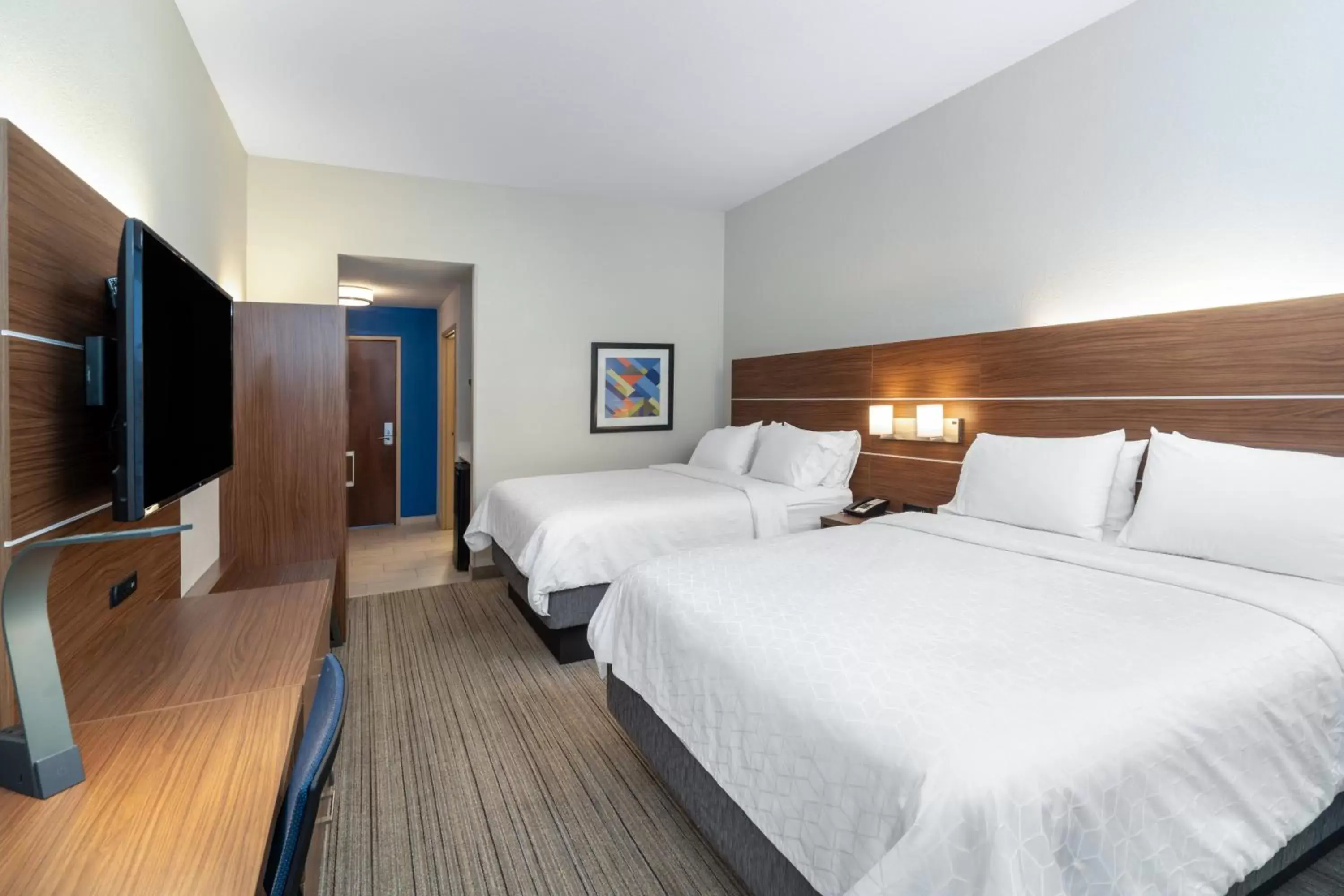 Photo of the whole room, Bed in Holiday Inn Express Hotel & Suites Talladega, an IHG Hotel