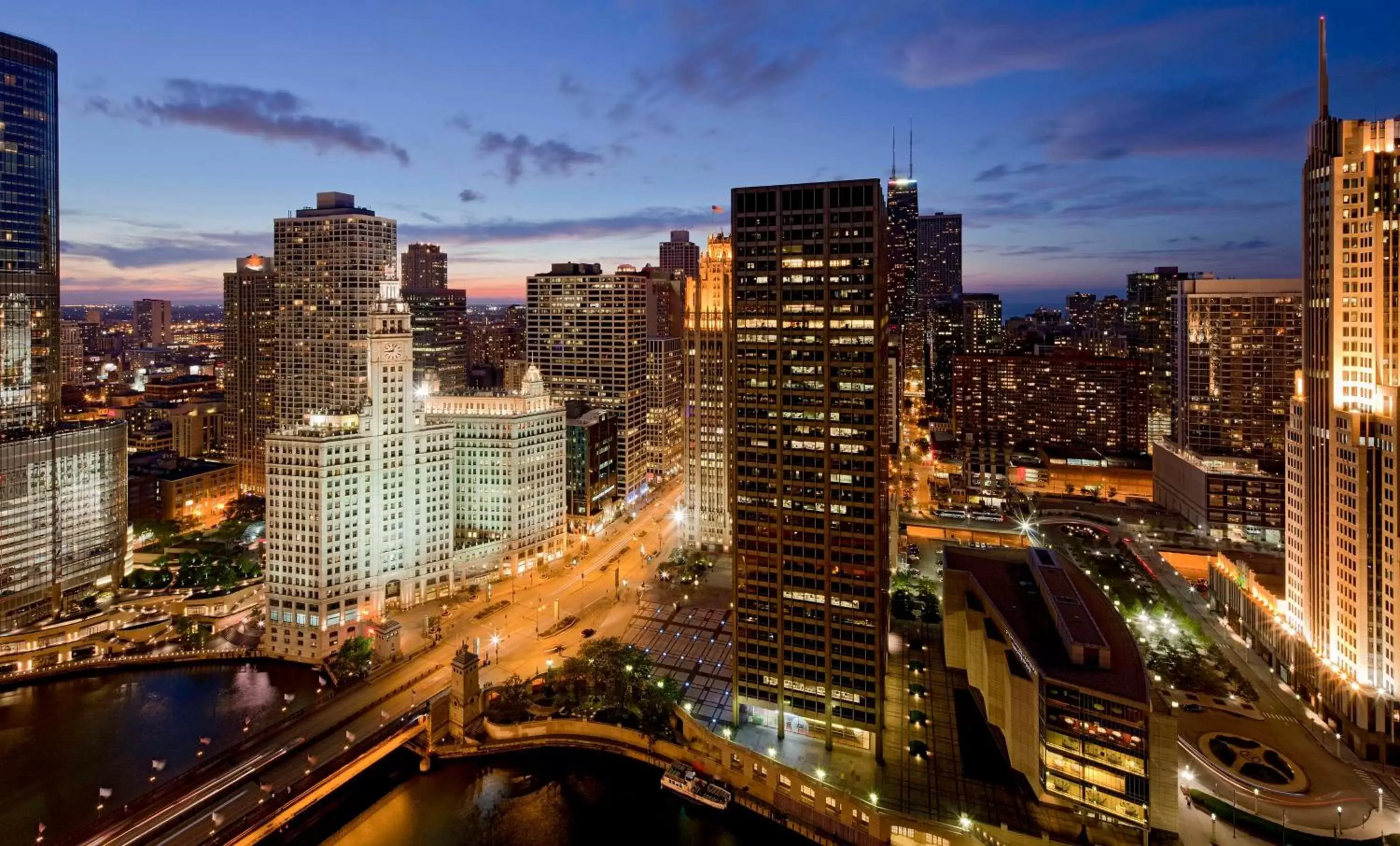 Property building in Hyatt Regency Chicago