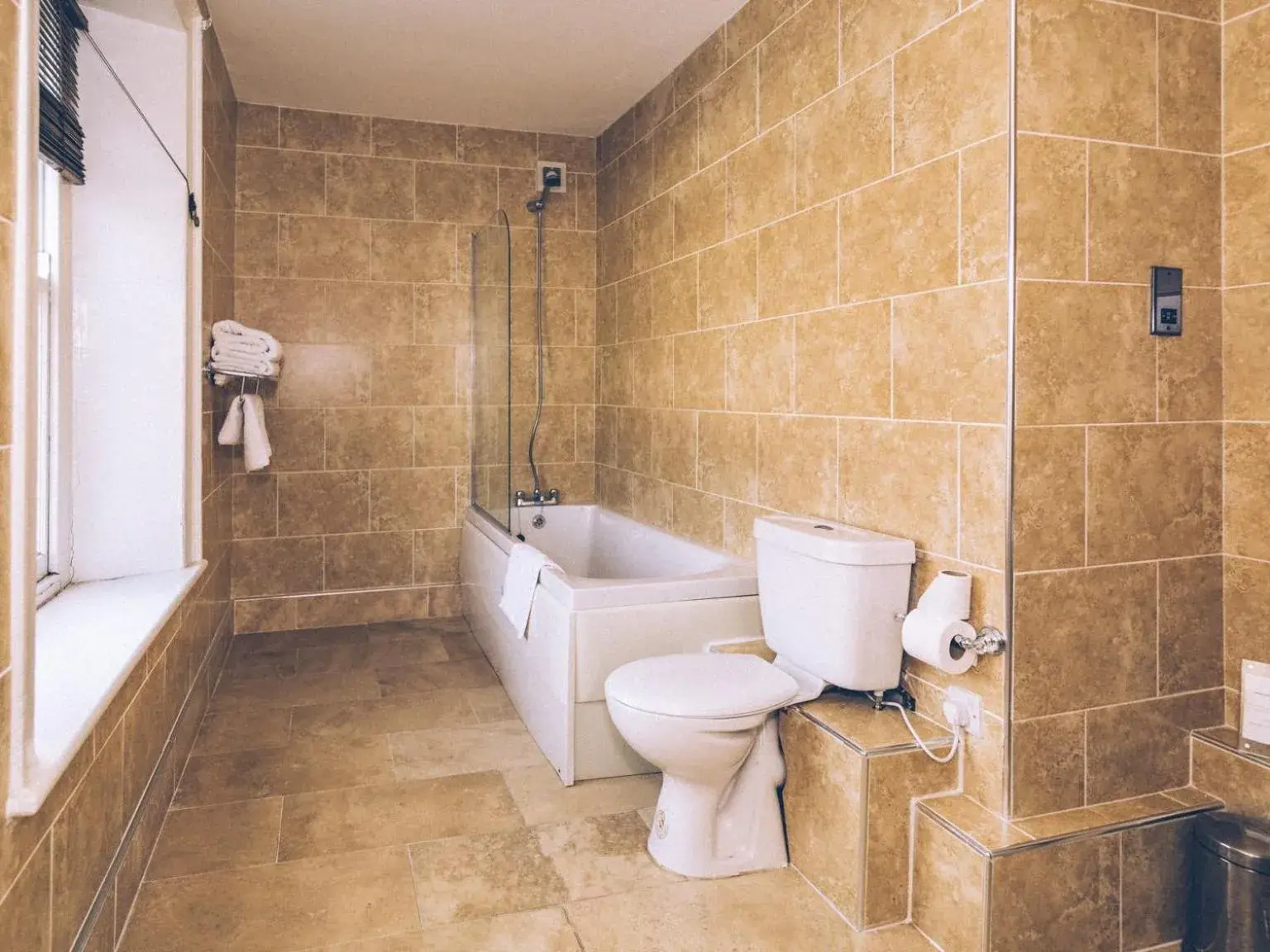 Bathroom in Hardwick Arms Hotel