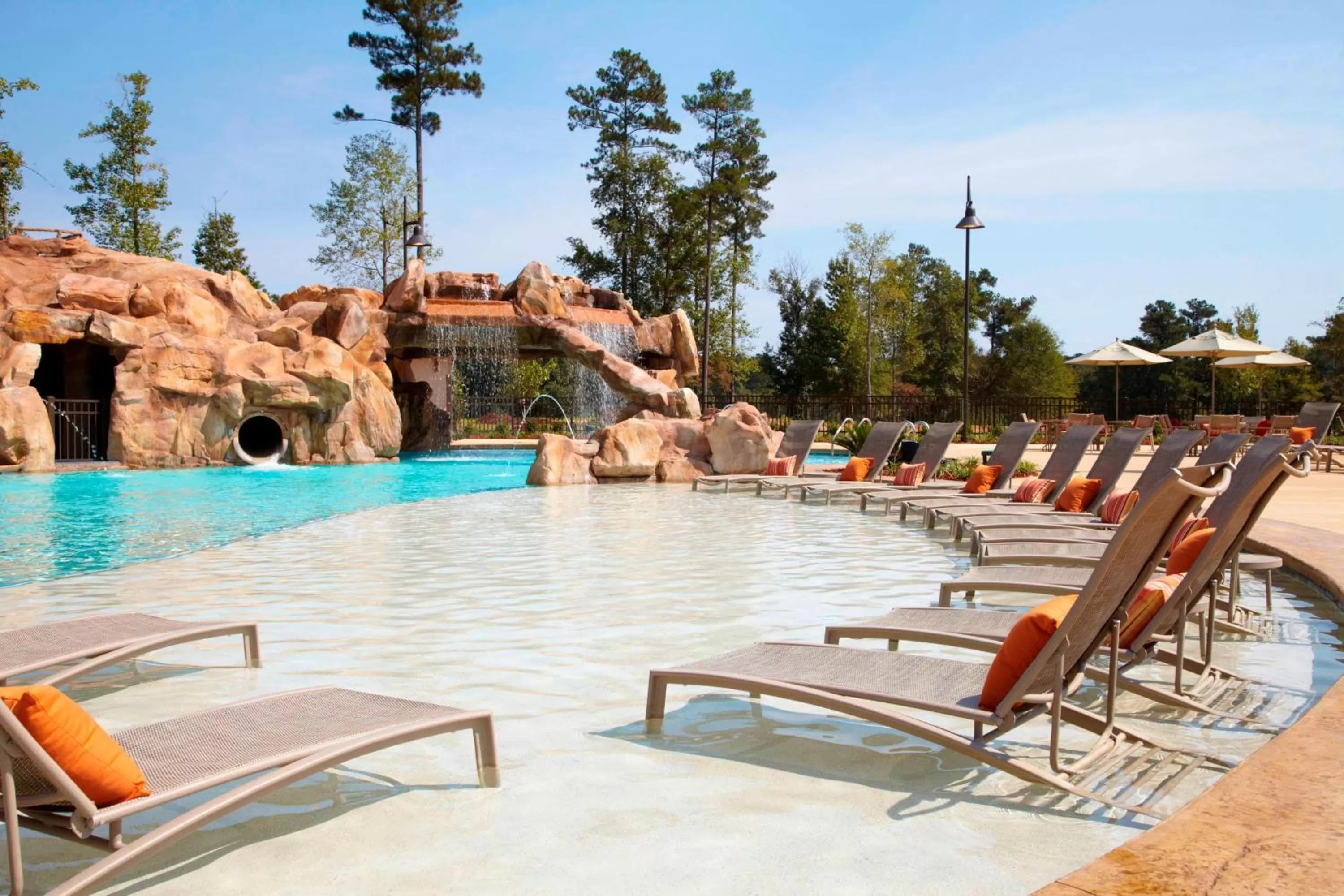 Swimming pool in Auburn Marriott Opelika Resort & Spa at Grand National