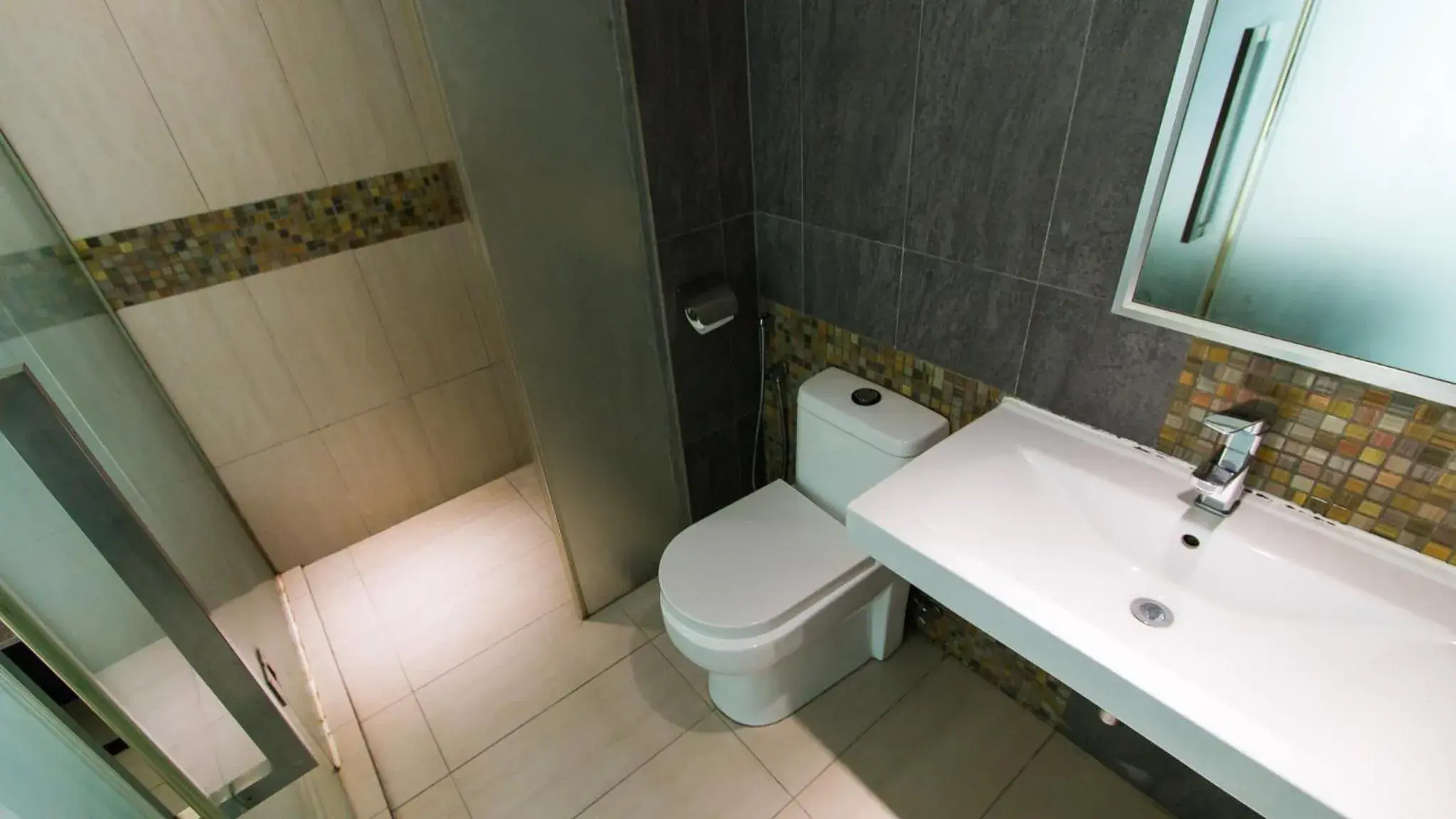 Shower, Bathroom in Hotel 99 Bandar Puteri Puchong