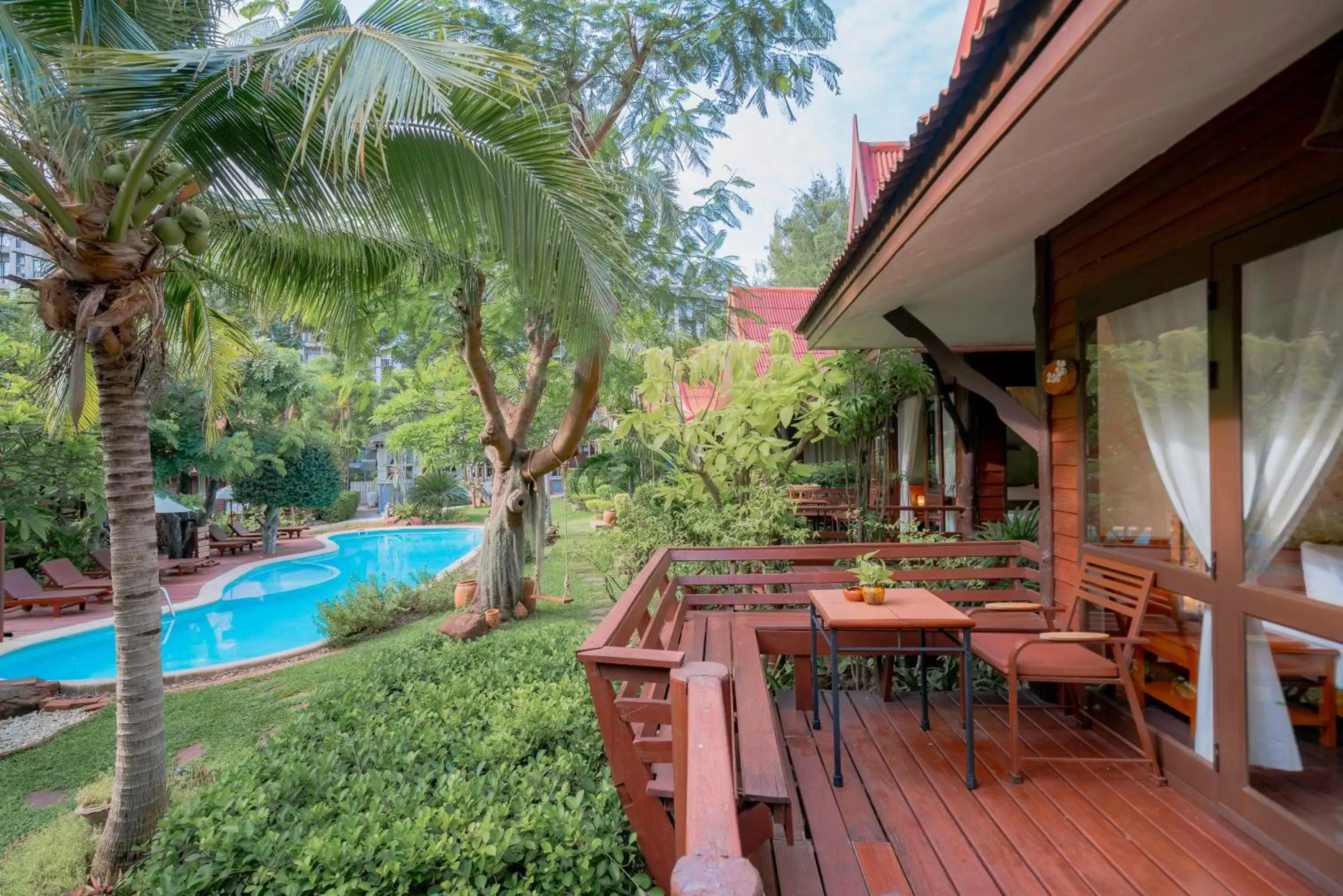 Pool view, Swimming Pool in Baan Duangkaew Resort