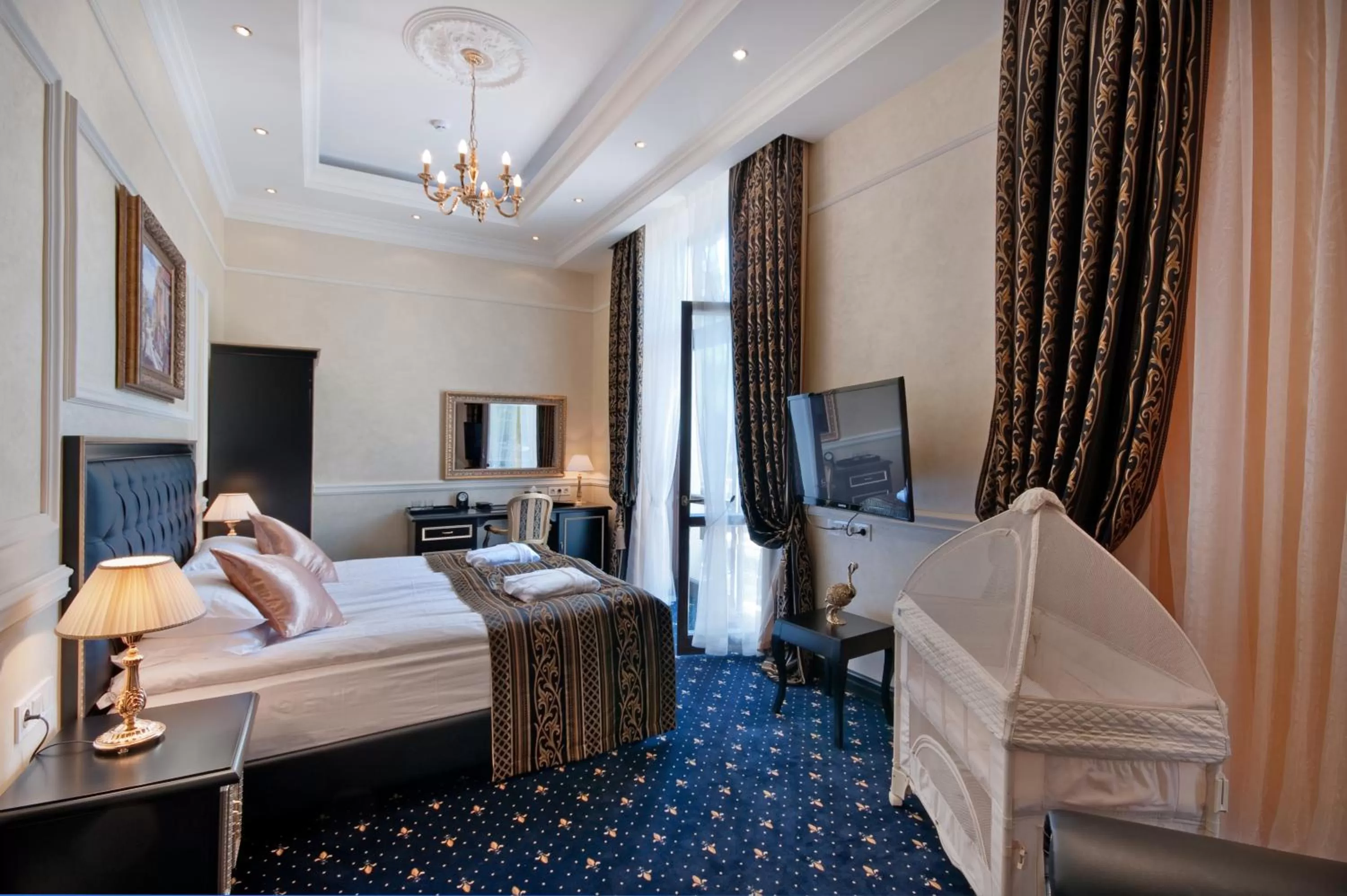 Photo of the whole room, Bed in Villa Le Premier - Maestro