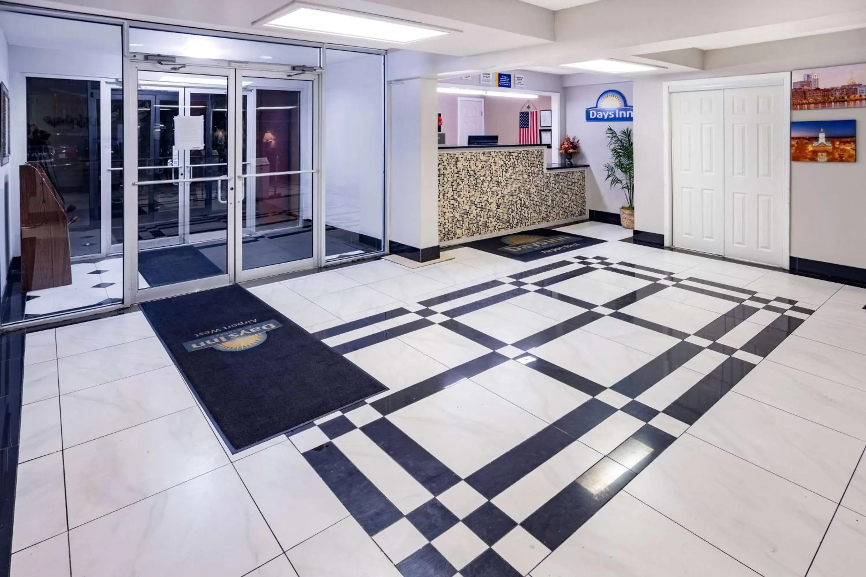 Lobby or reception, Fitness Center/Facilities in Days Inn by Wyndham Hartsfield Jackson Atlanta Airport West