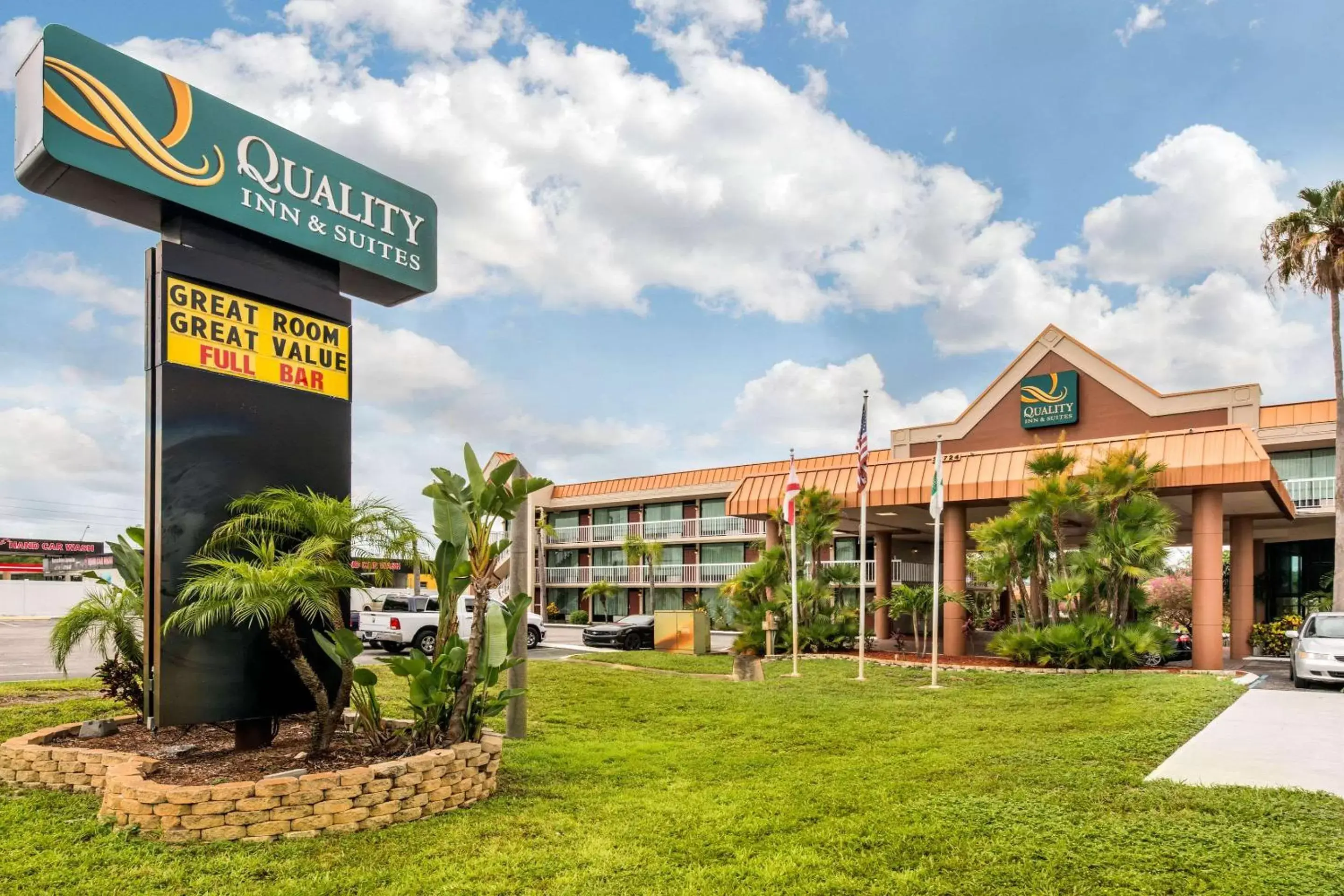 Property Building in Quality Inn & Suites Tarpon Springs South