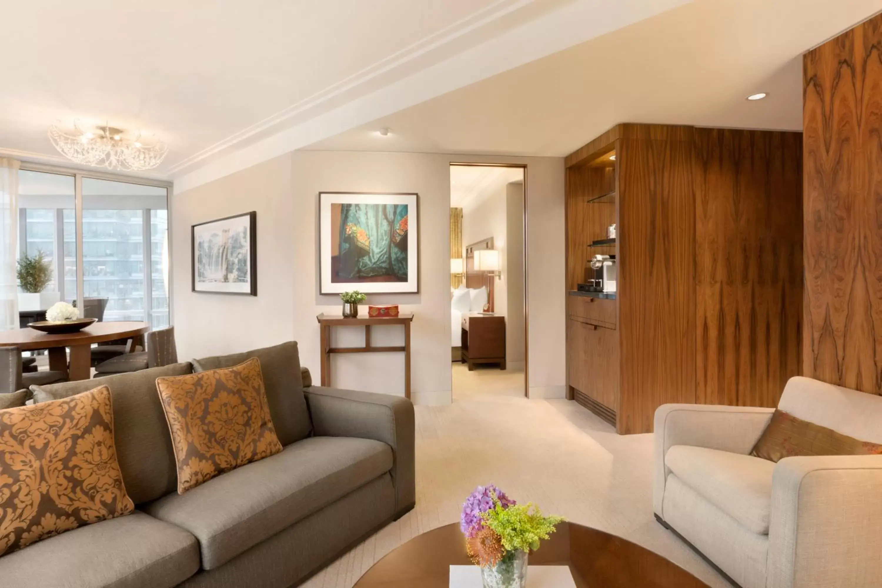 Living room, Seating Area in Shangri-La Vancouver