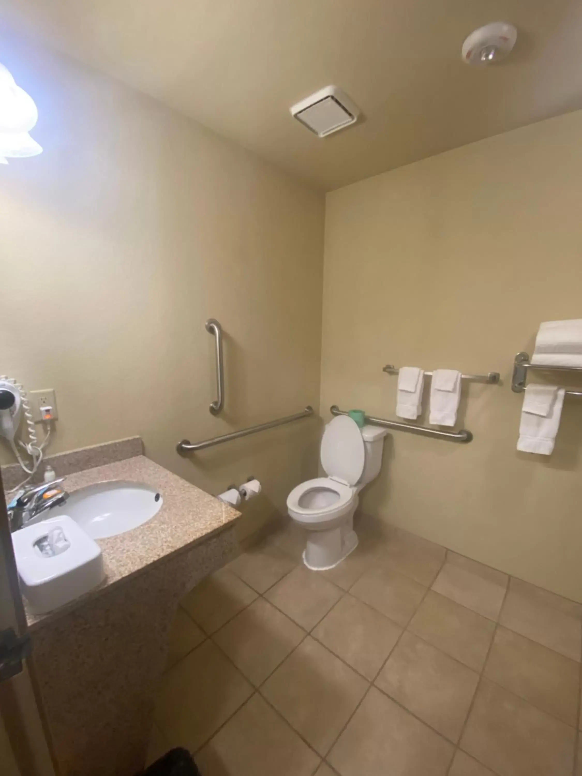 Toilet, Bathroom in Cobblestone Hotel & Suites - Broken Bow