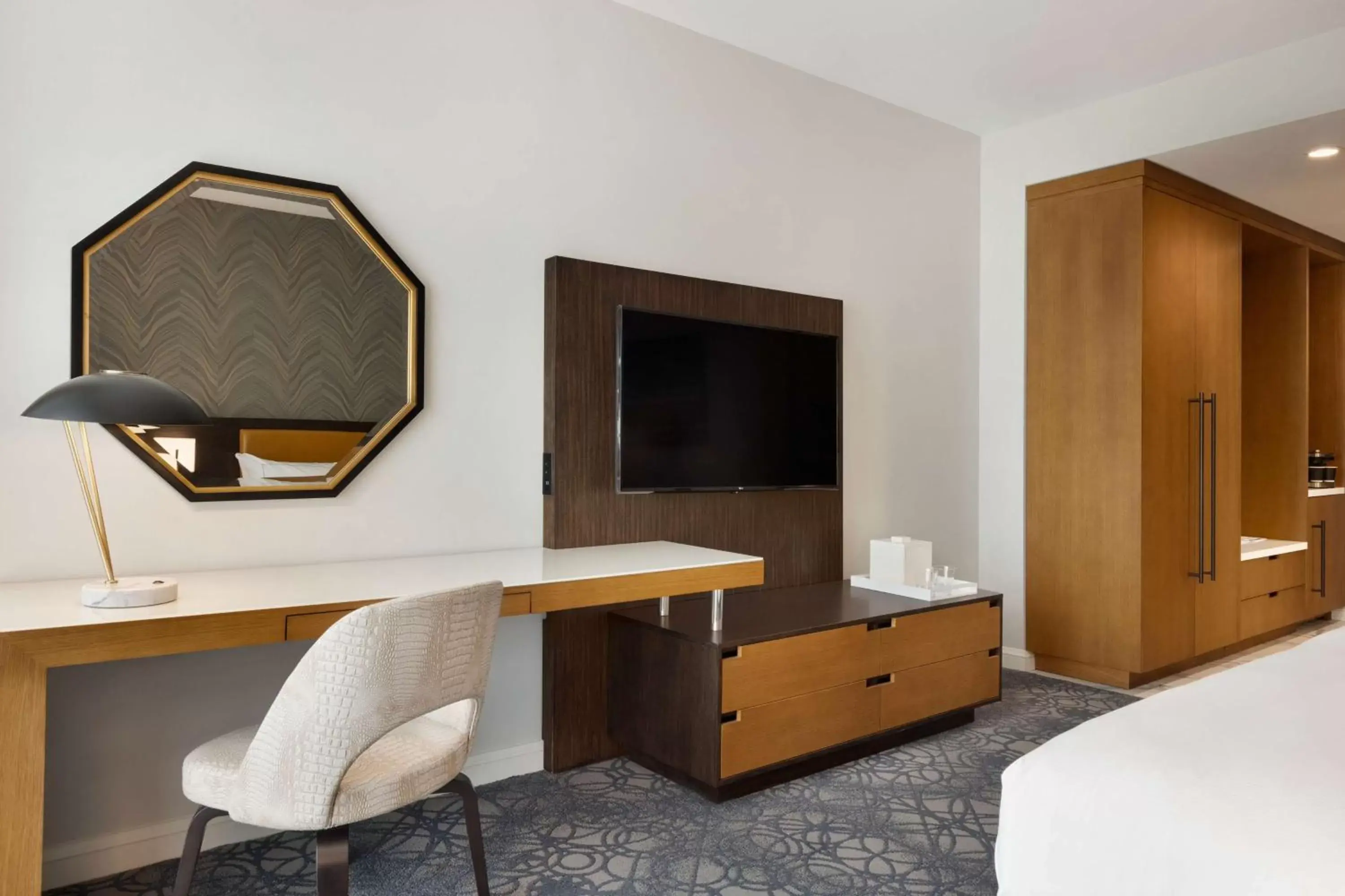 Bedroom, Bed in Hilton Alpharetta Atlanta Bedroom, Bed in Hilton Alpharetta Atlanta