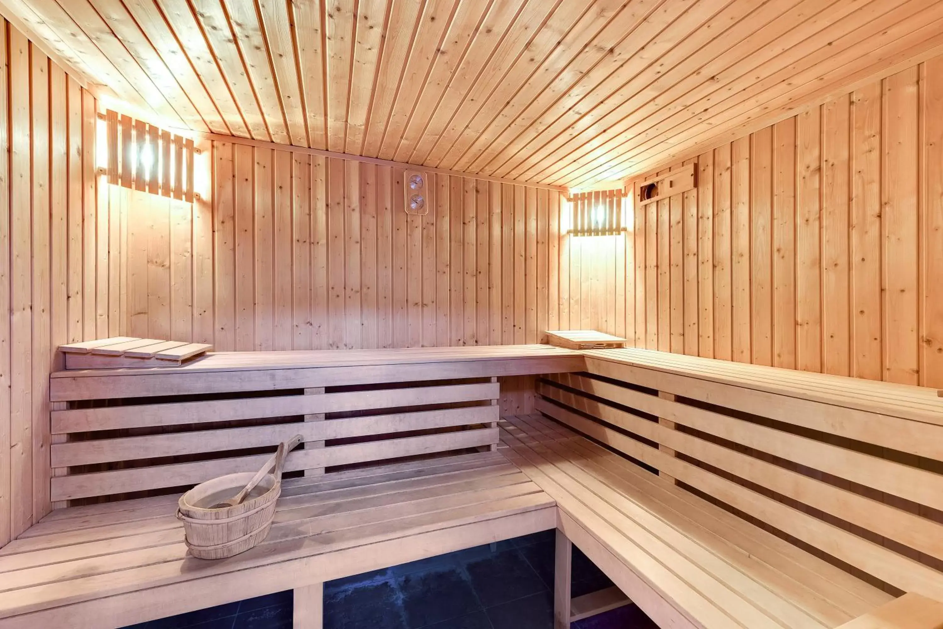 Sauna in Amber Hotel