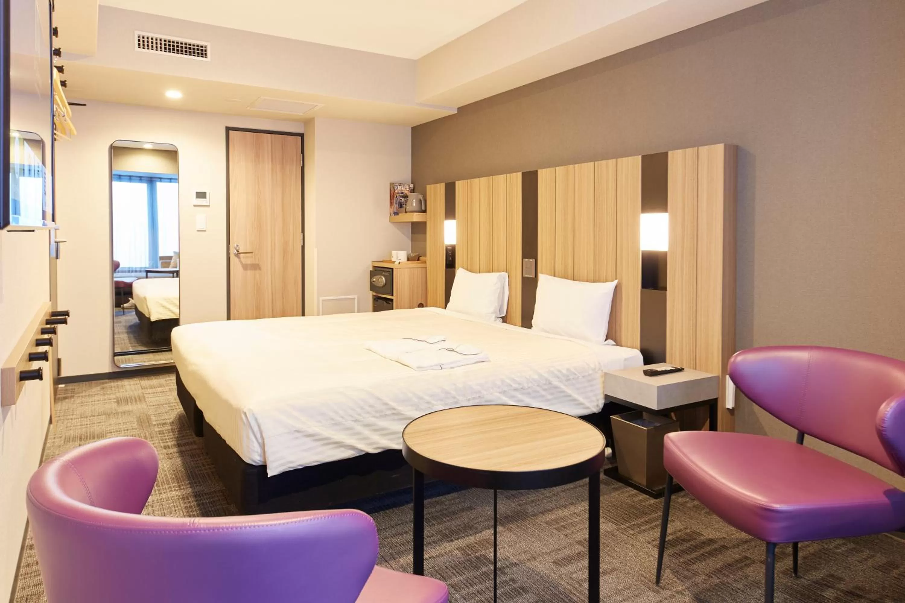 Photo of the whole room, Bed in hotel MONday Kyoto Karasuma Nijo