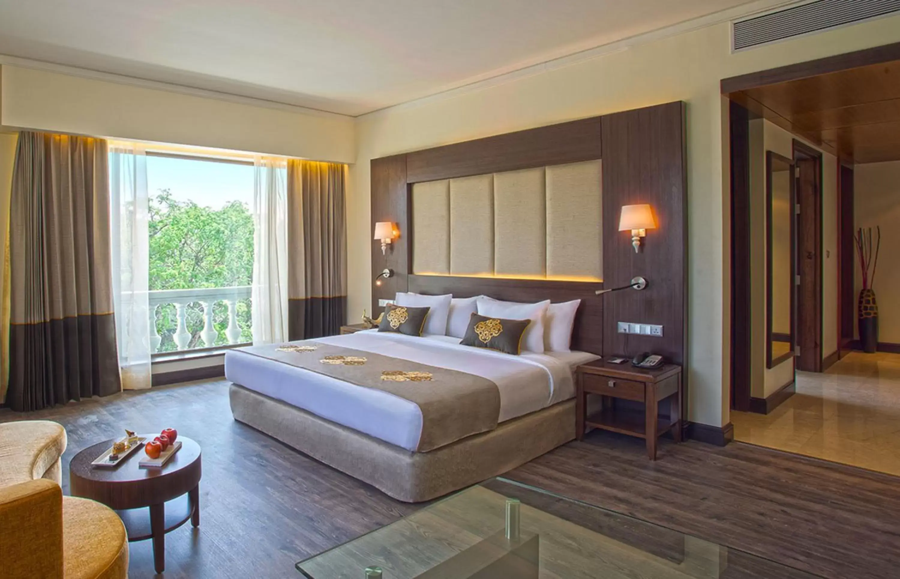 Photo of the whole room, Bed in Radisson Blu Plaza Hotel Mysore